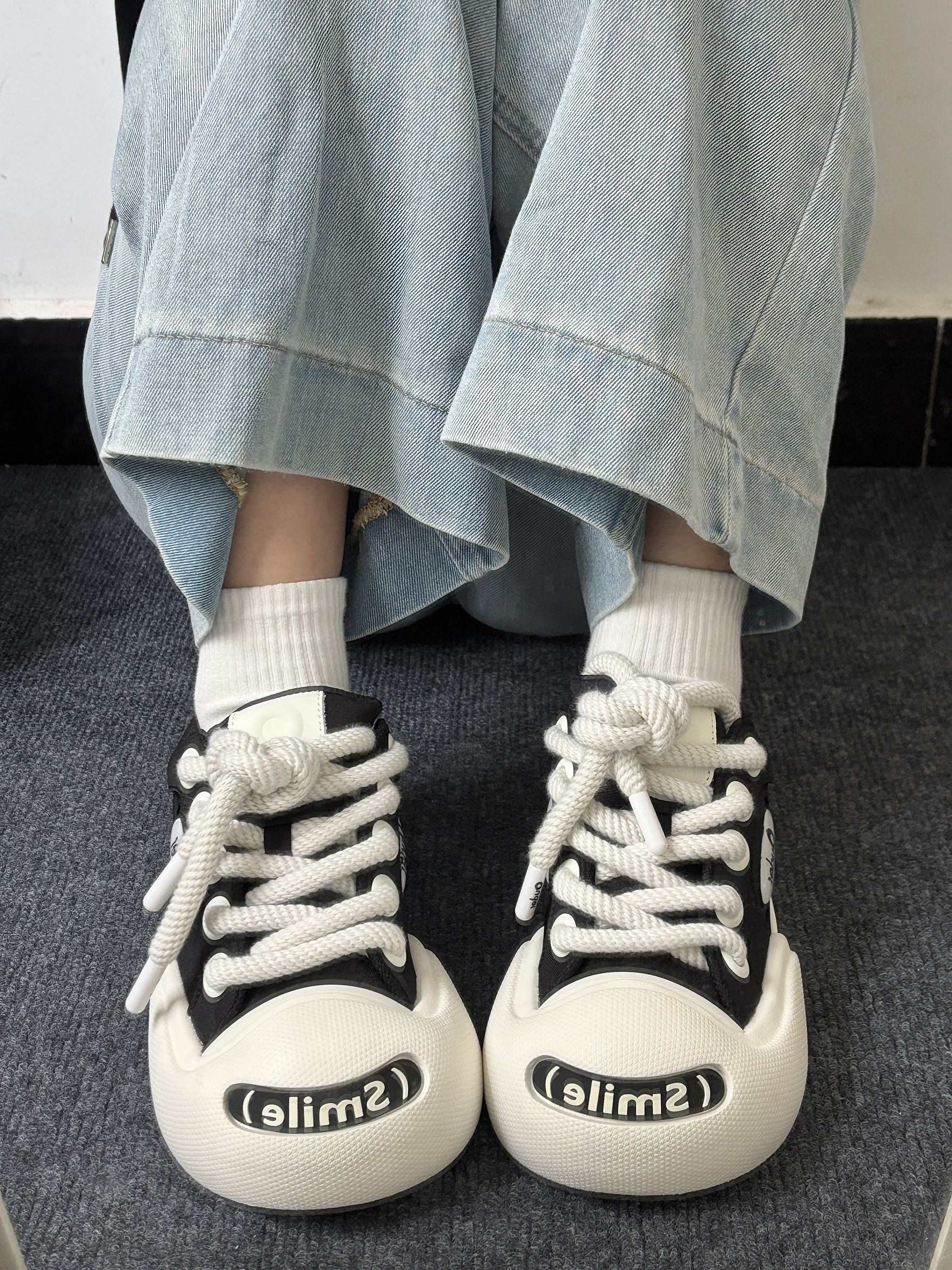 糟了的~Ouder 的这双黑白开口笑板鞋也忒可爱噜!