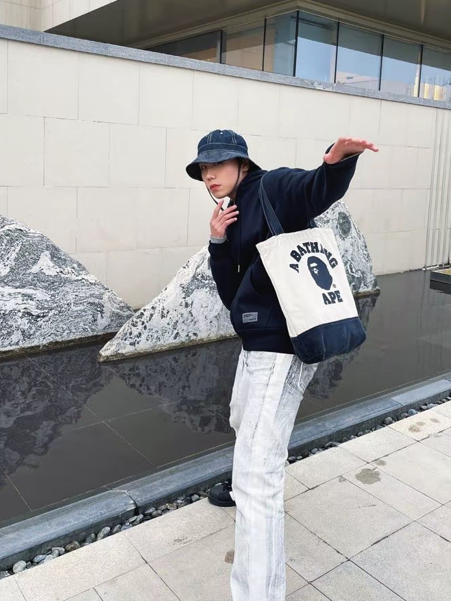 出门包 好看又能装耶✌️