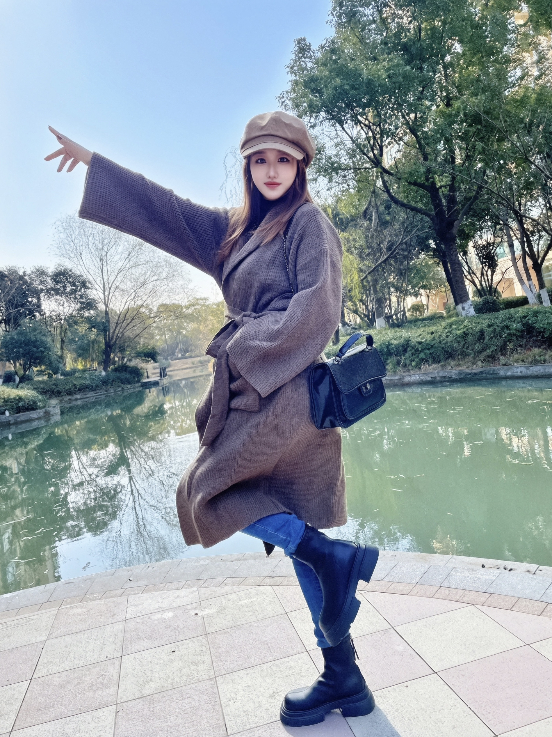 韩系慵懒风穿搭| 黑色小方包平价显贵性价比拉满