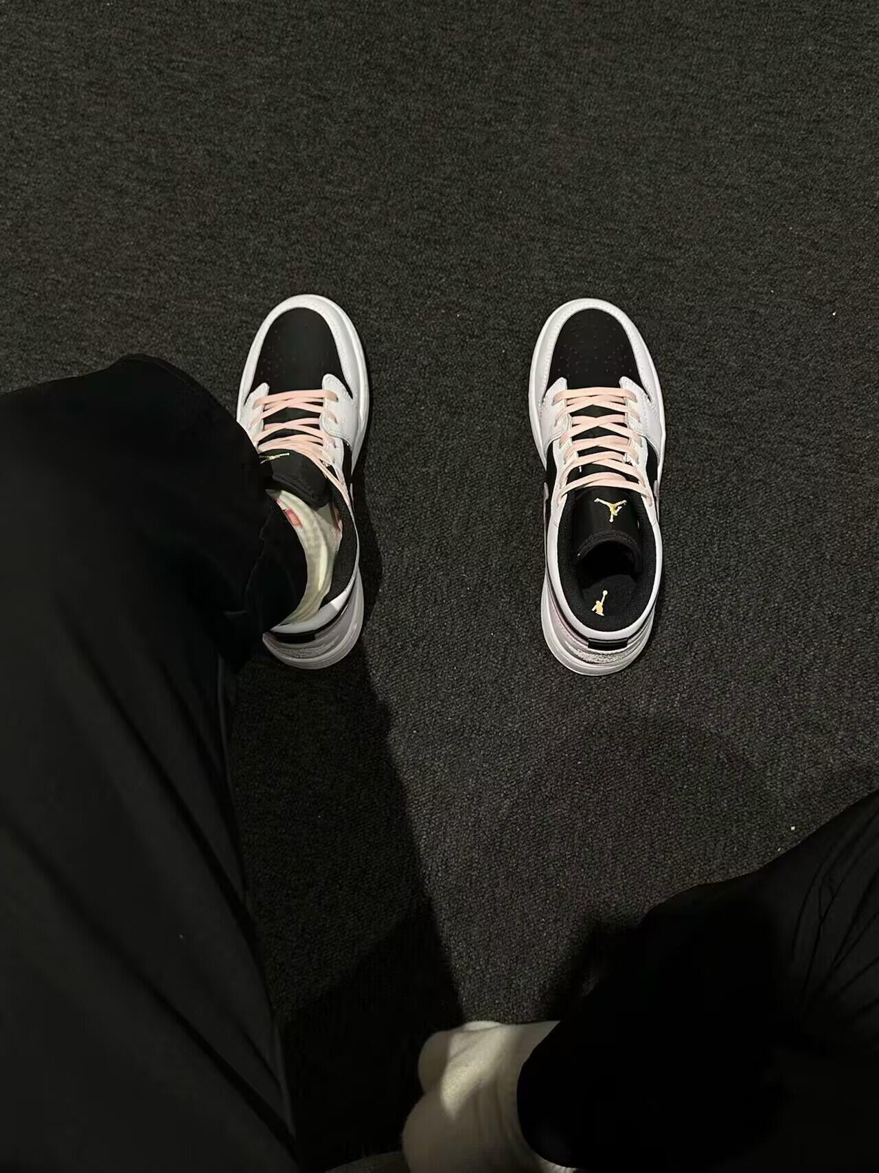 一整个爱上这双黑色小板鞋~|