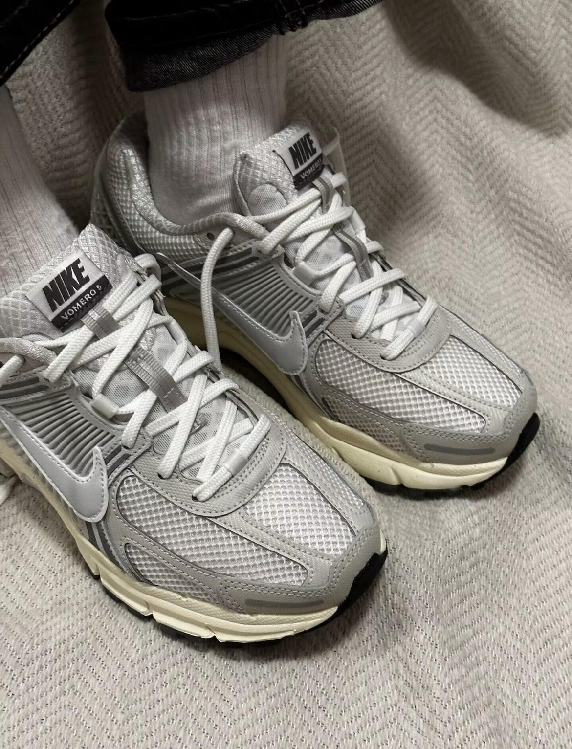 灰白配色的Vomero5也太好看了吧！