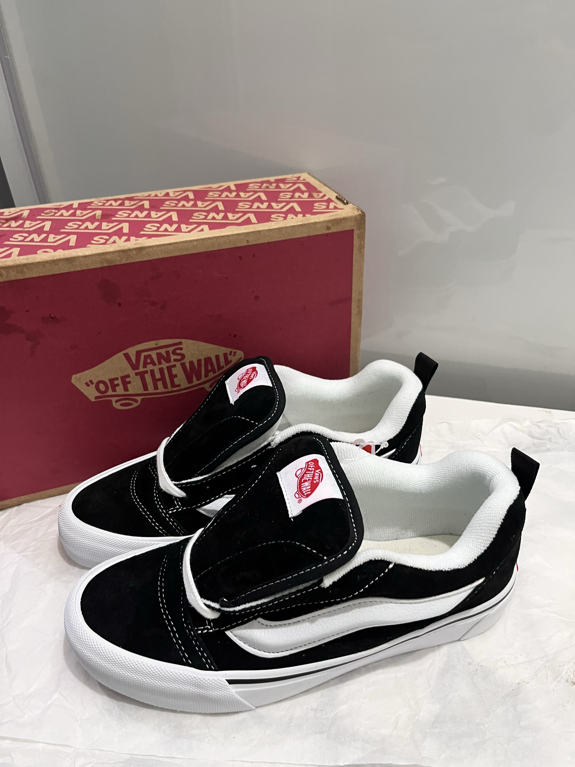 新学期怎么能少一双 Vans Knu-Skool 经典黑📸