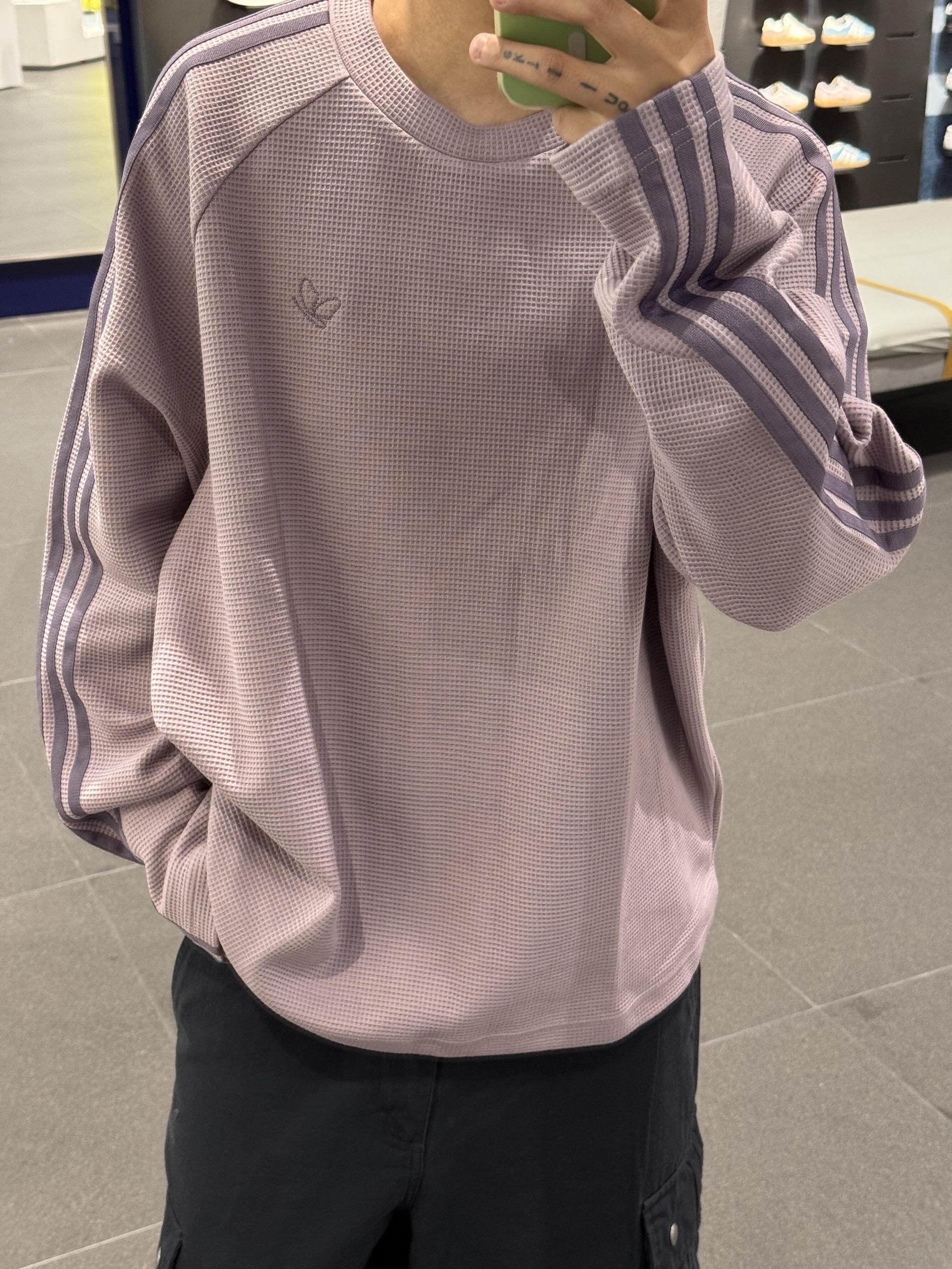 说得果然没错❗️紫色真的很有说法👀💜

这双苏翊鸣 × 三叶草联名款
一出场就直接把质感和颜值