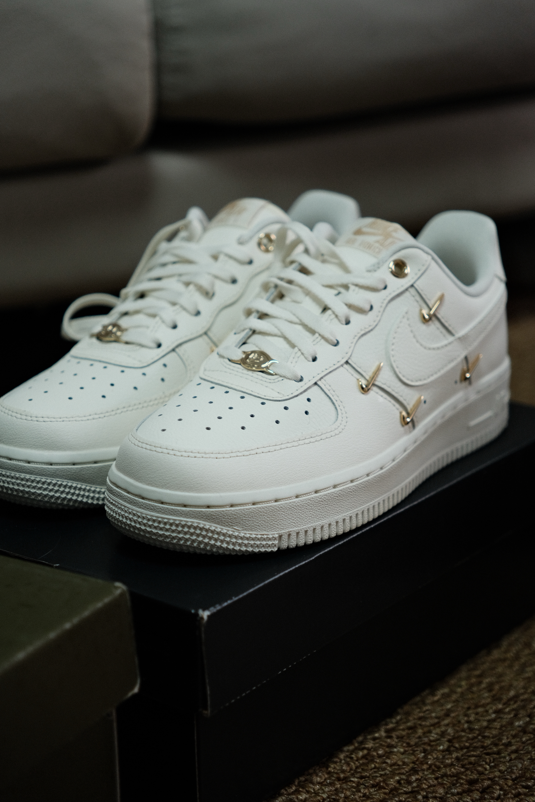 第一双好像是白色金钩