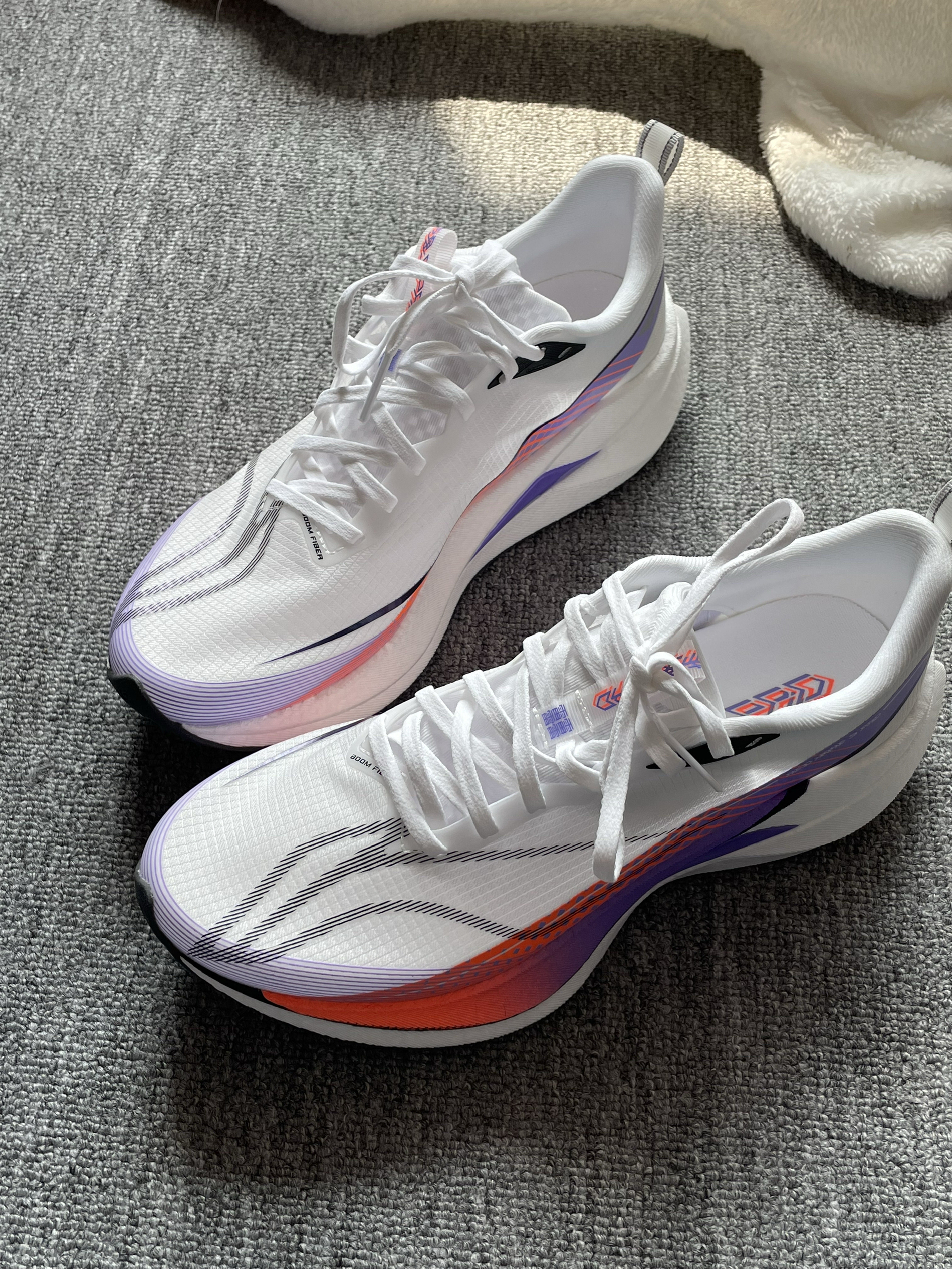 只要鞋带系得够紧，这双鞋就像长在脚上一样