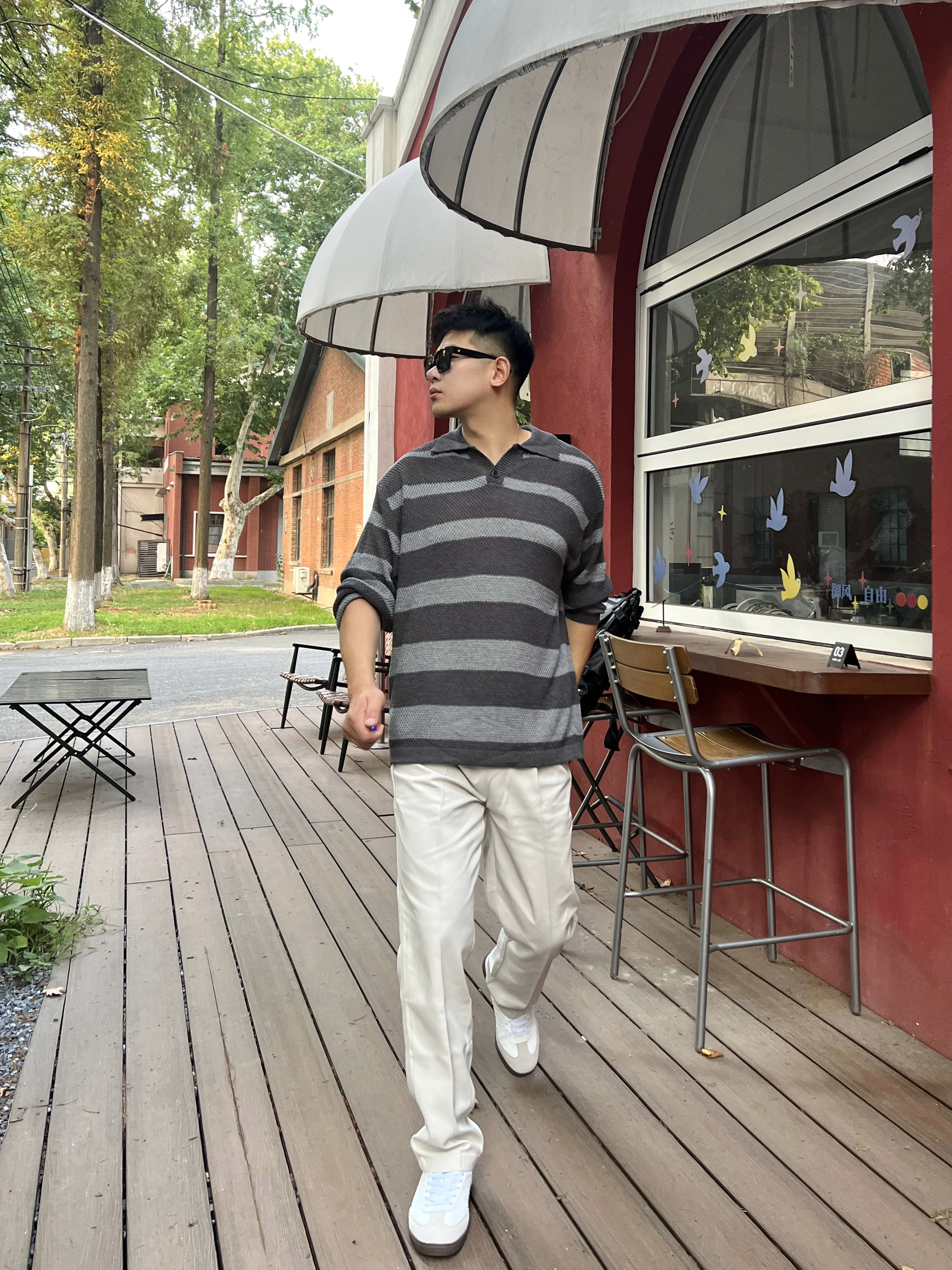 复古条纹卫衣+米色长裤｜这套初夏穿搭太舒服了