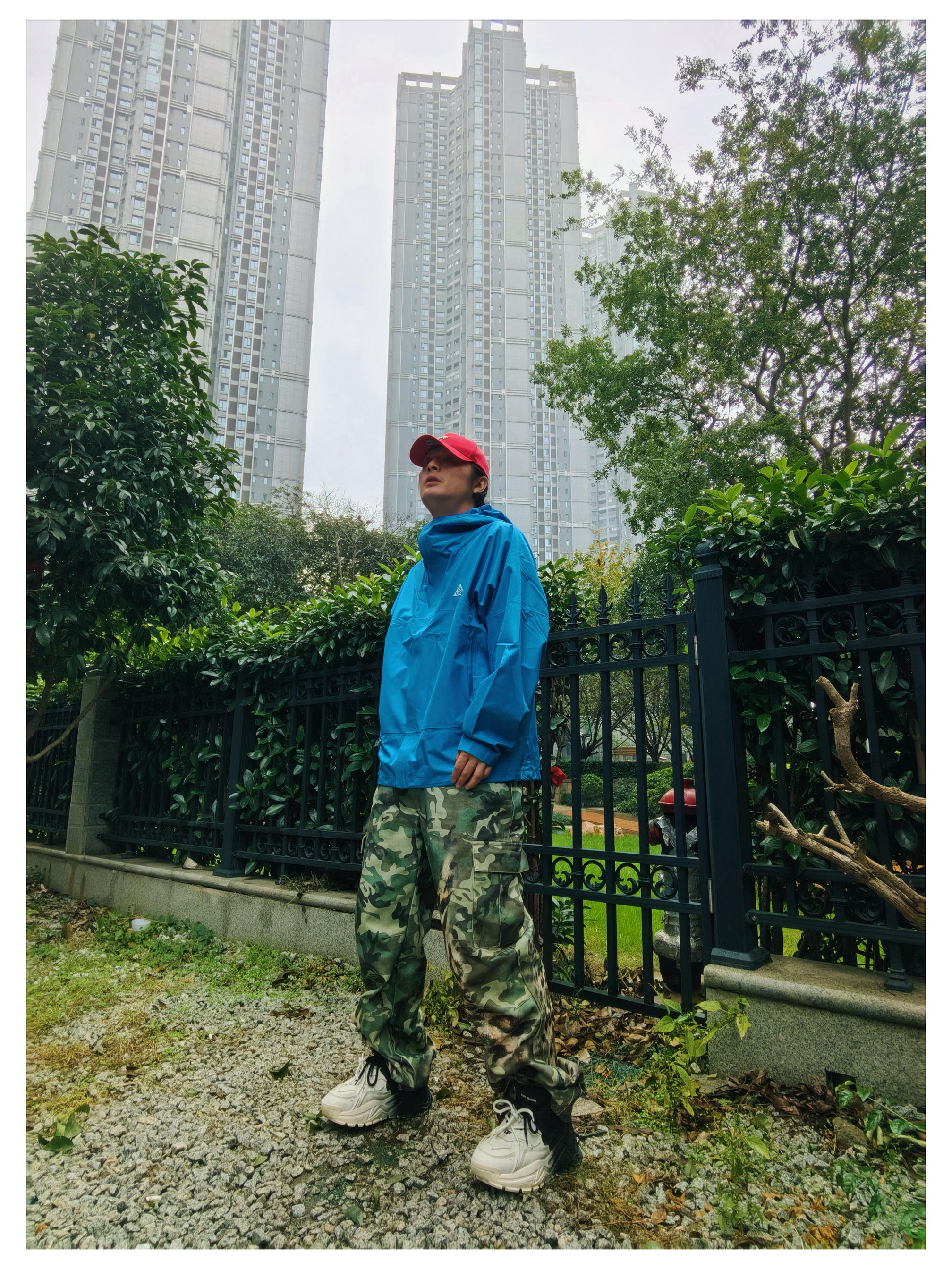 春日时髦休闲运动户外风出街穿搭