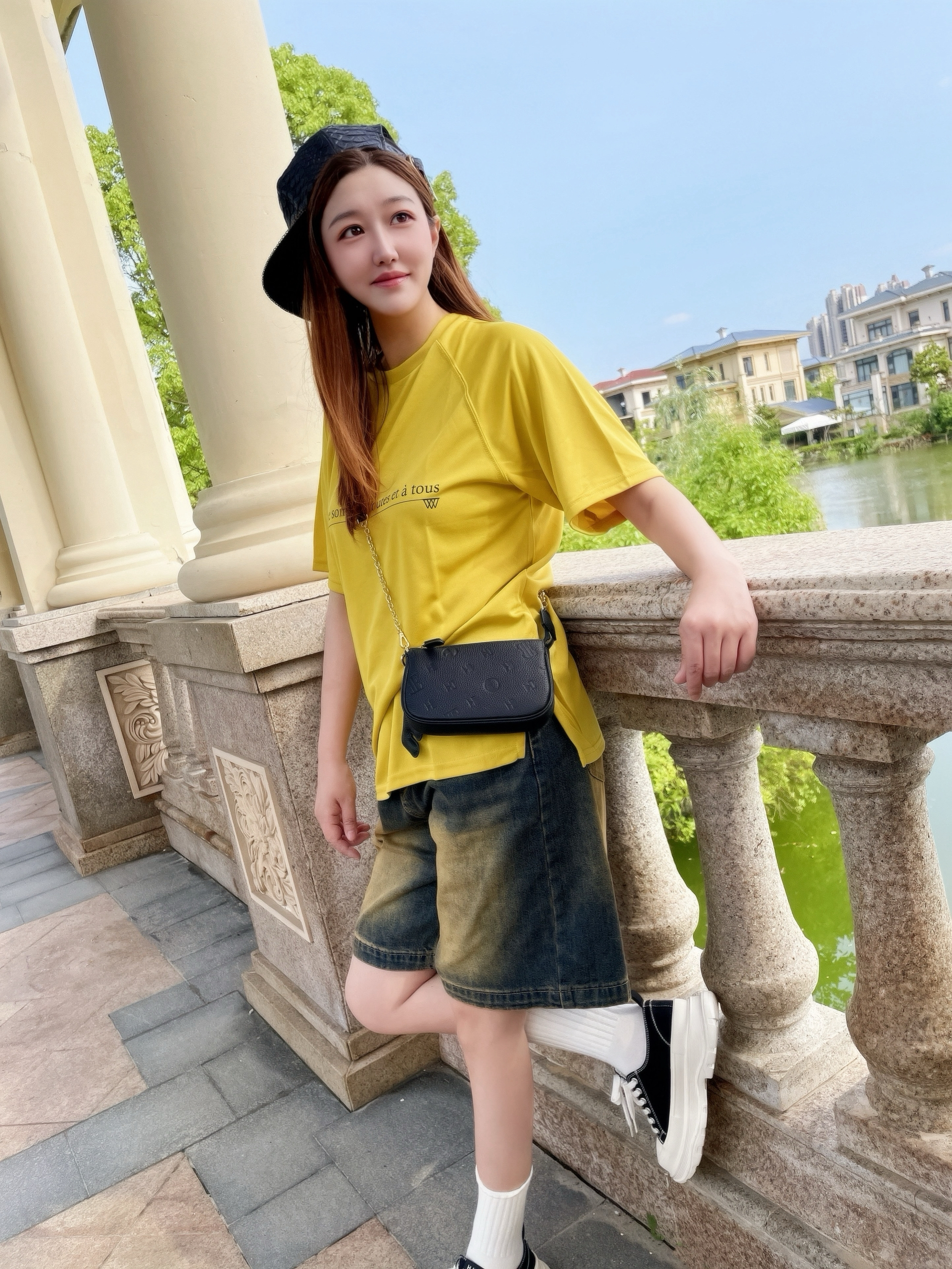 ELLE压花手机包 时髦又实用一眼心动