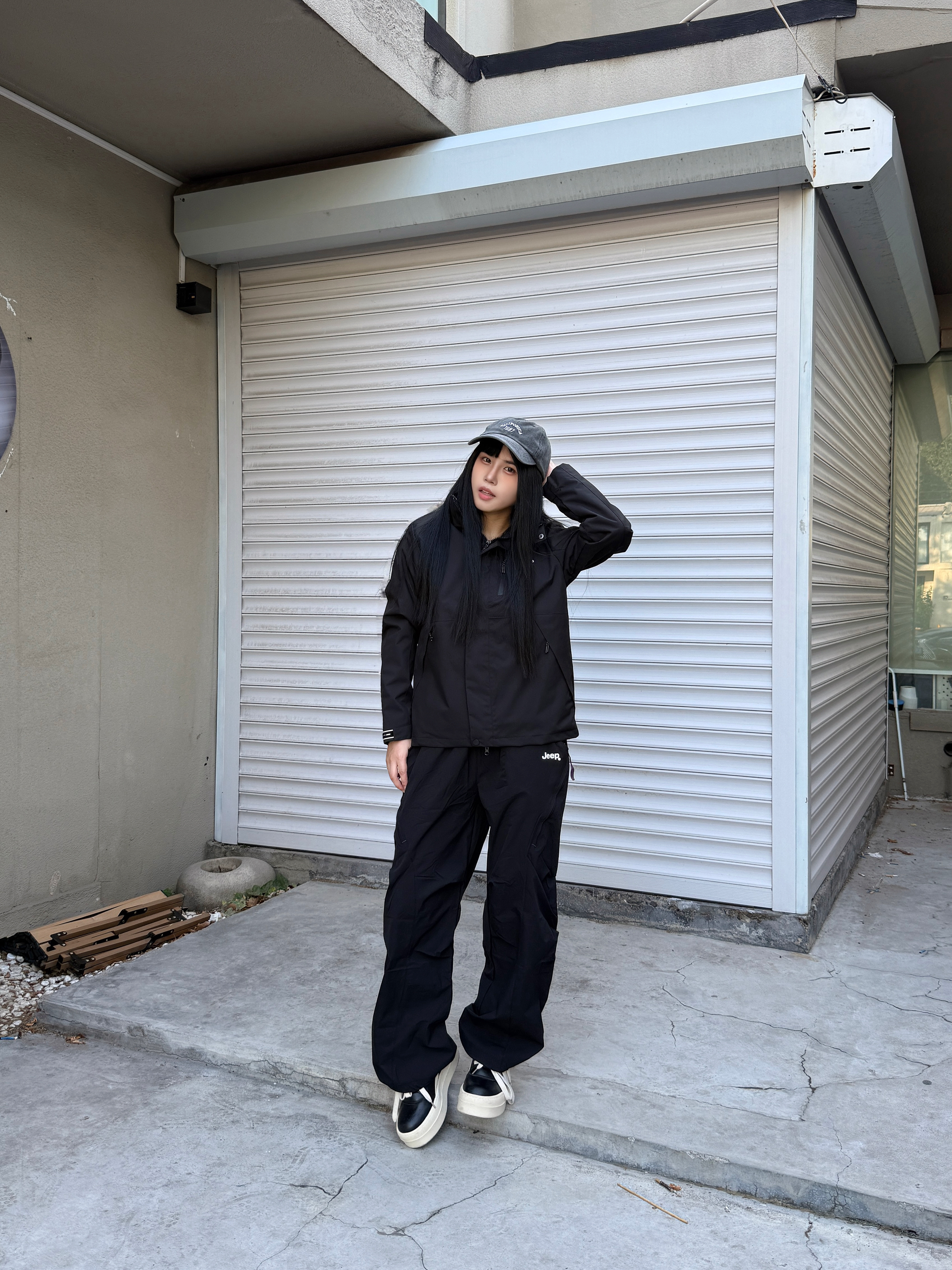 户外机能风|全黑松弛感穿搭真的永不出错