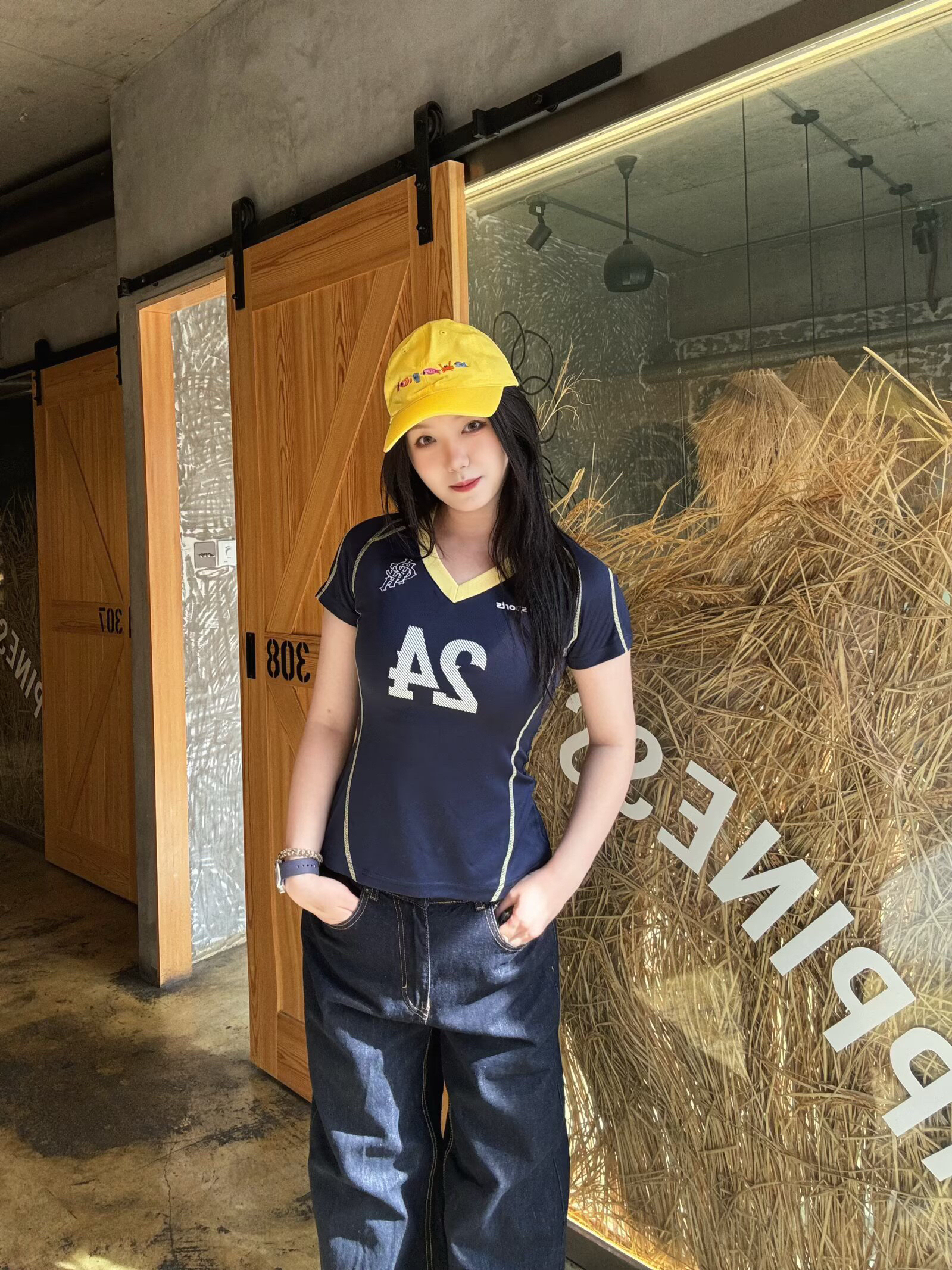 Y2K复古美式 | 辣妹V领修身运动T恤⚽️