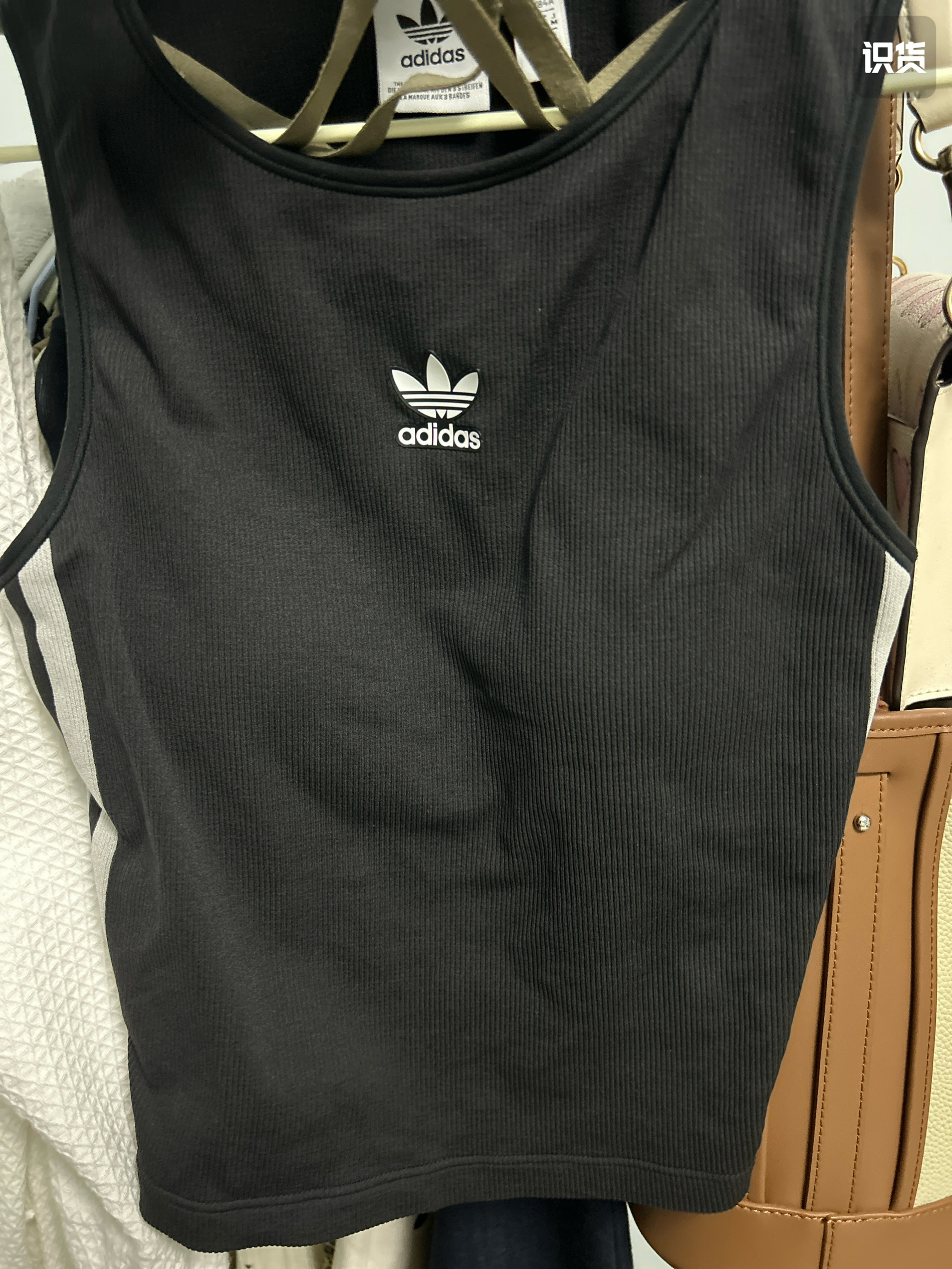 阿迪达斯背心