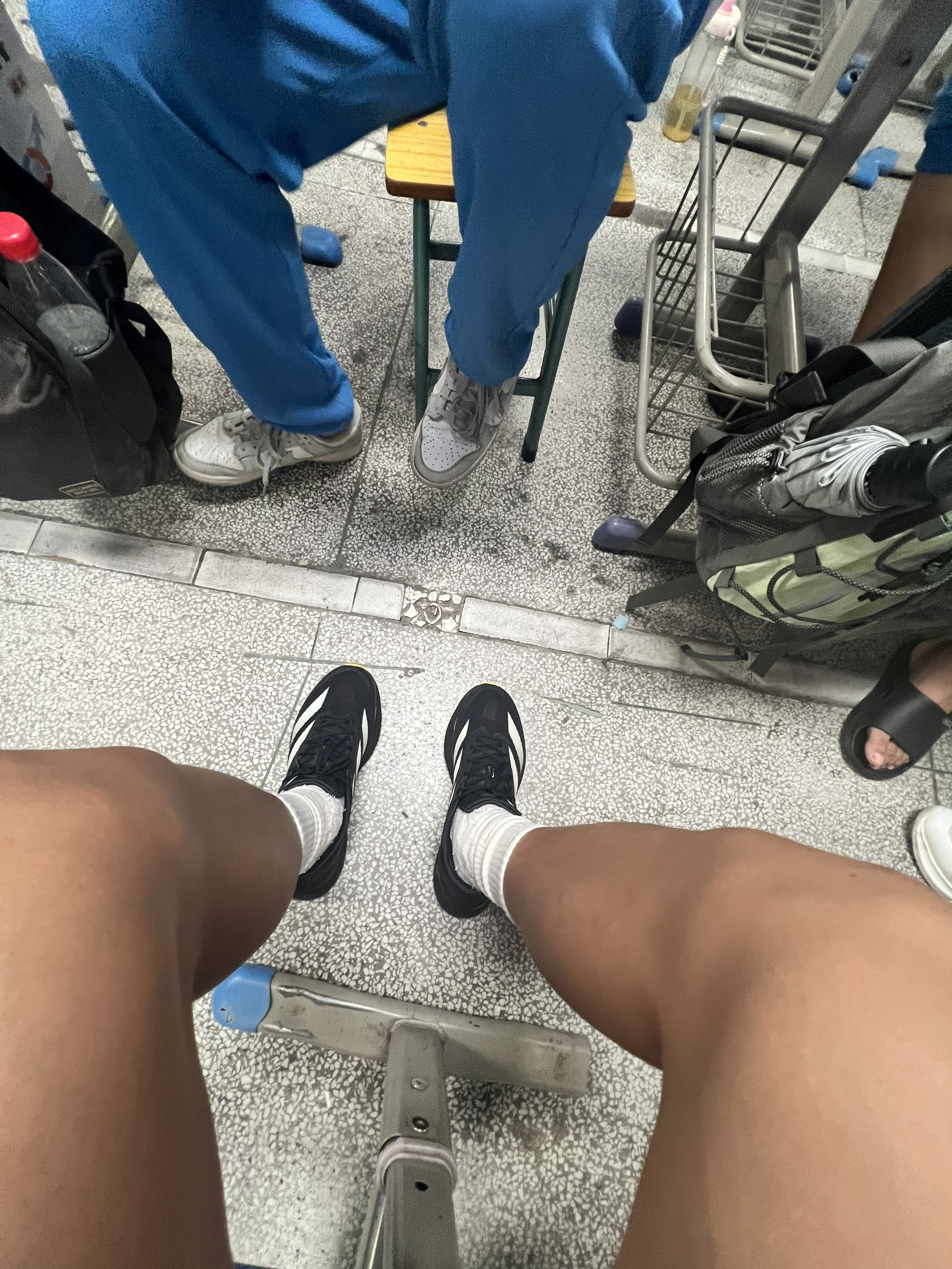 Adizero SL2轻量回弹，脚感利落