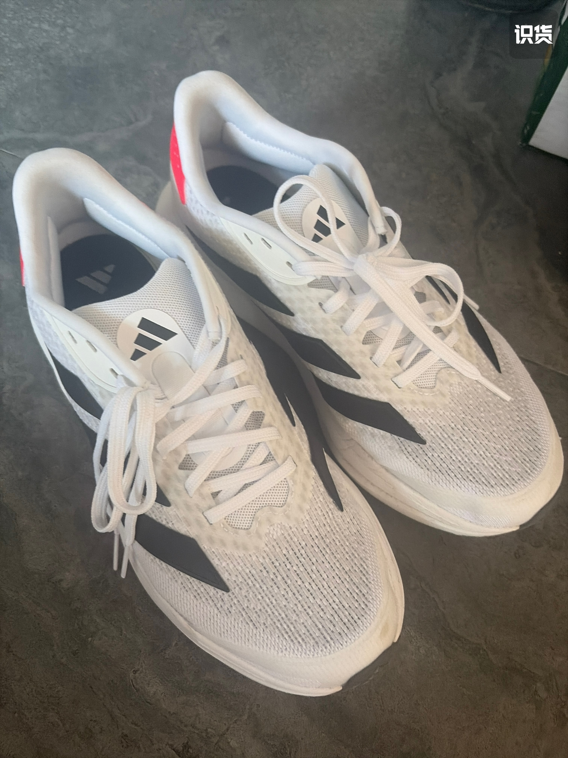 adidas跑鞋