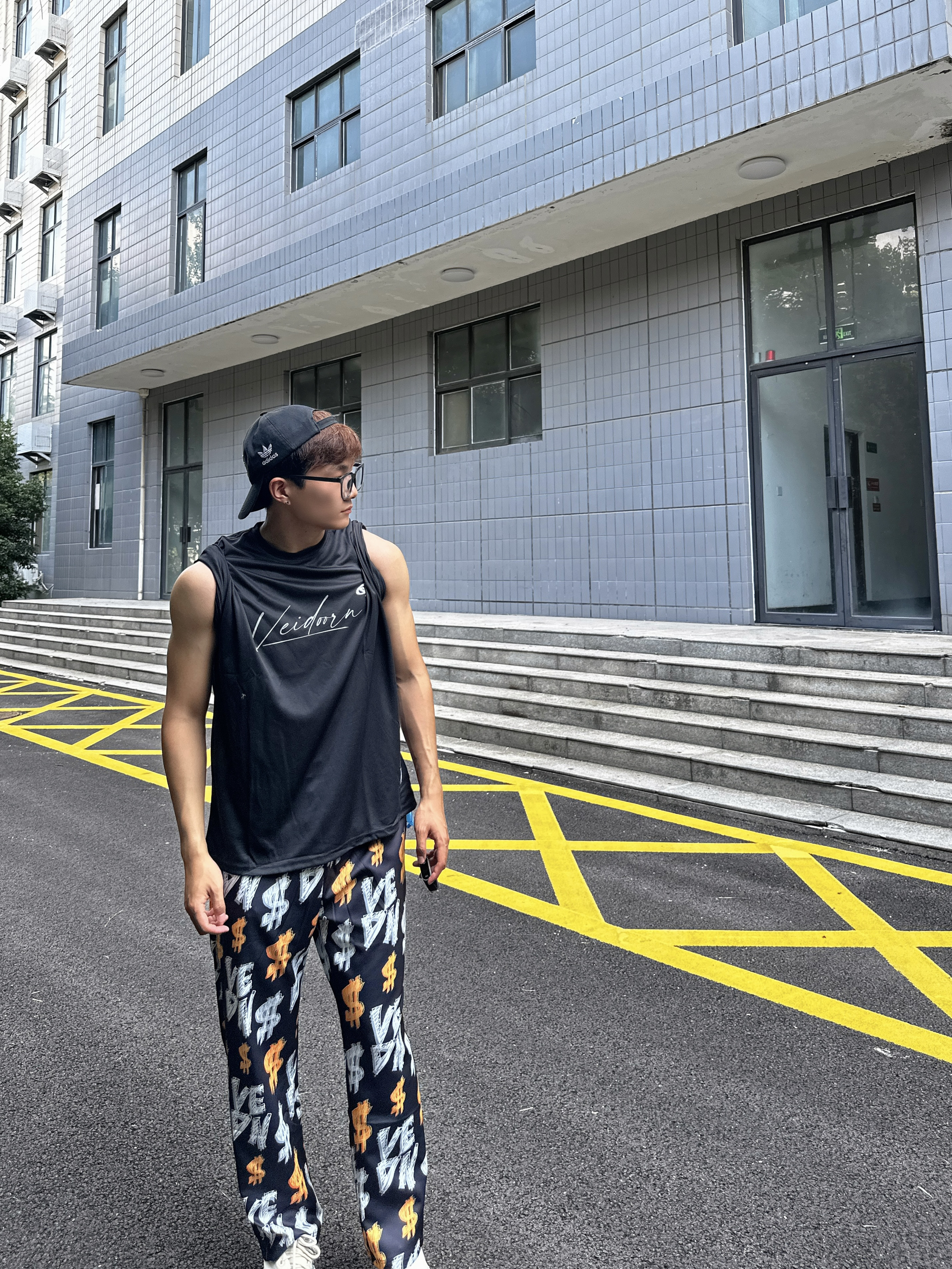 男大体育生开学就这样穿