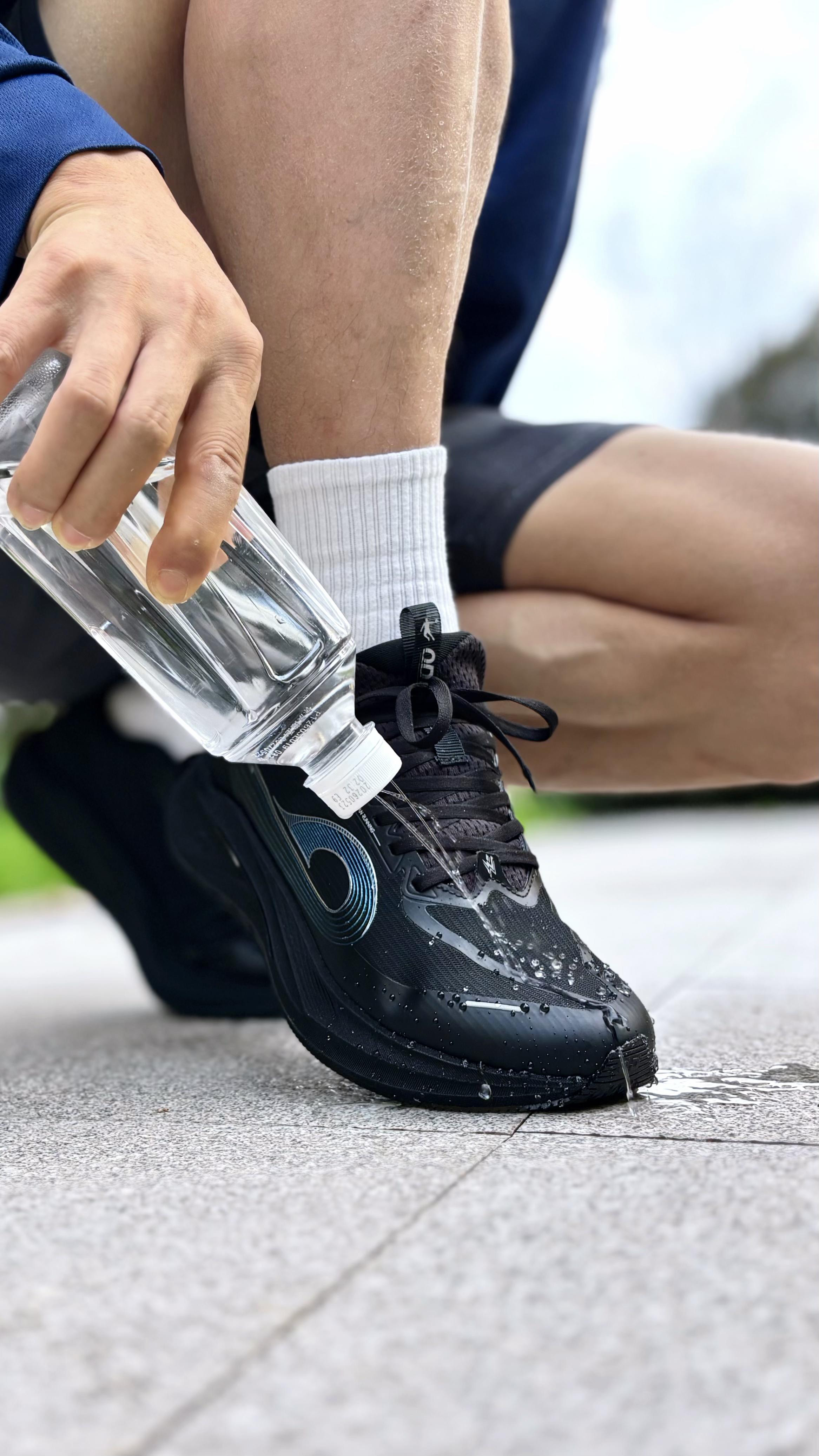 高性价比飞速4再进化👟无惧风雨秋冬畅快跑‼️