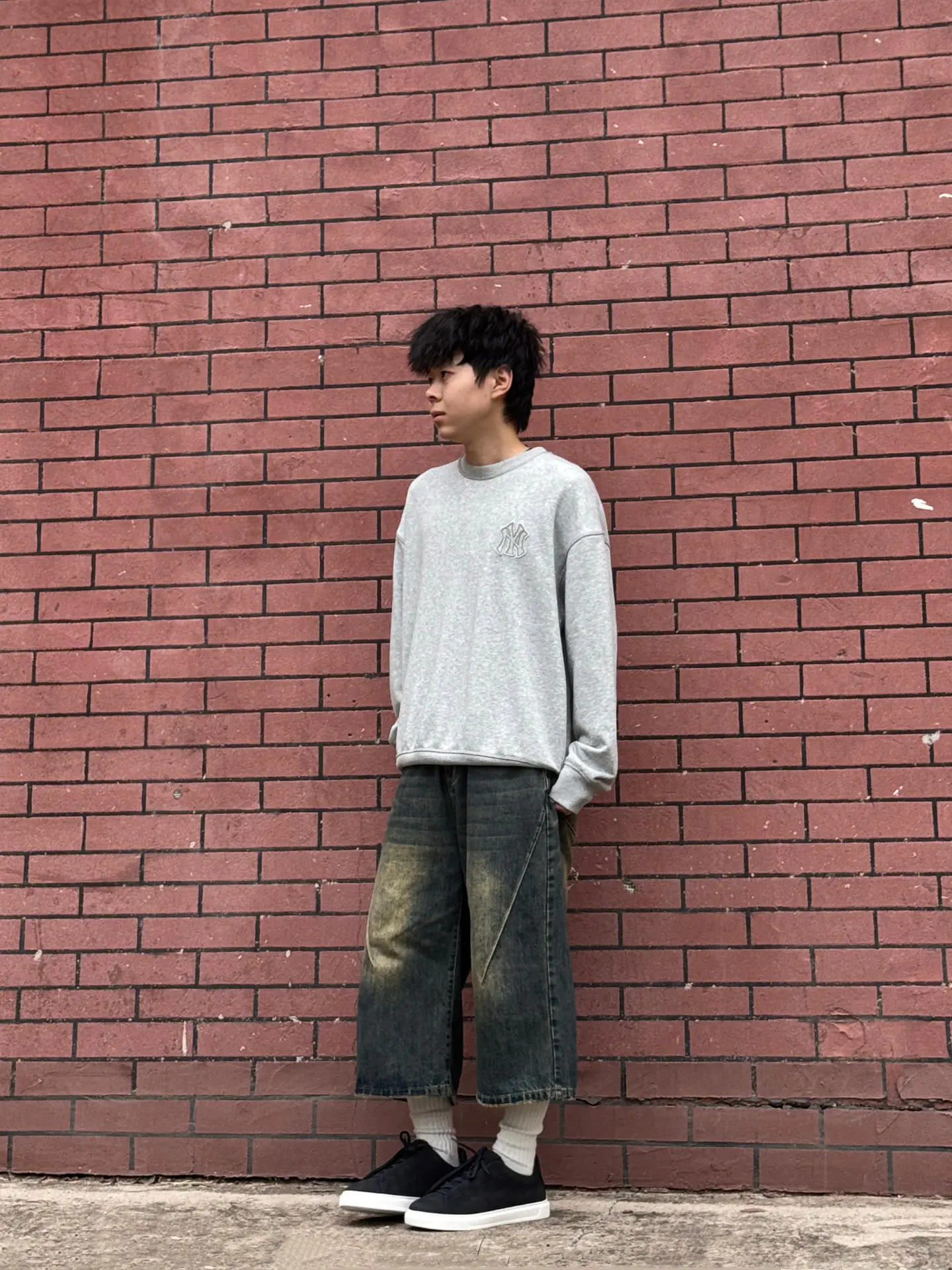 穿腻了小白鞋|不妨试试藏蓝色板鞋,低调又耐看👀