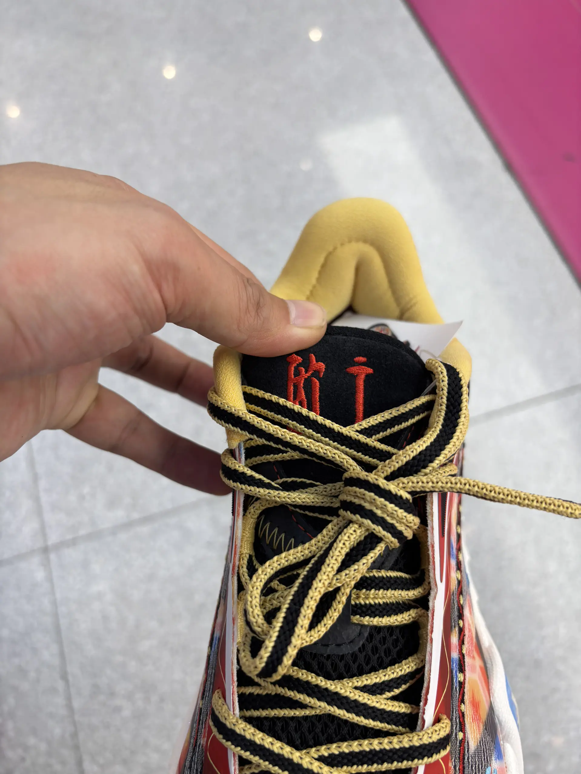 这个纸鸢设计的有点丑啊