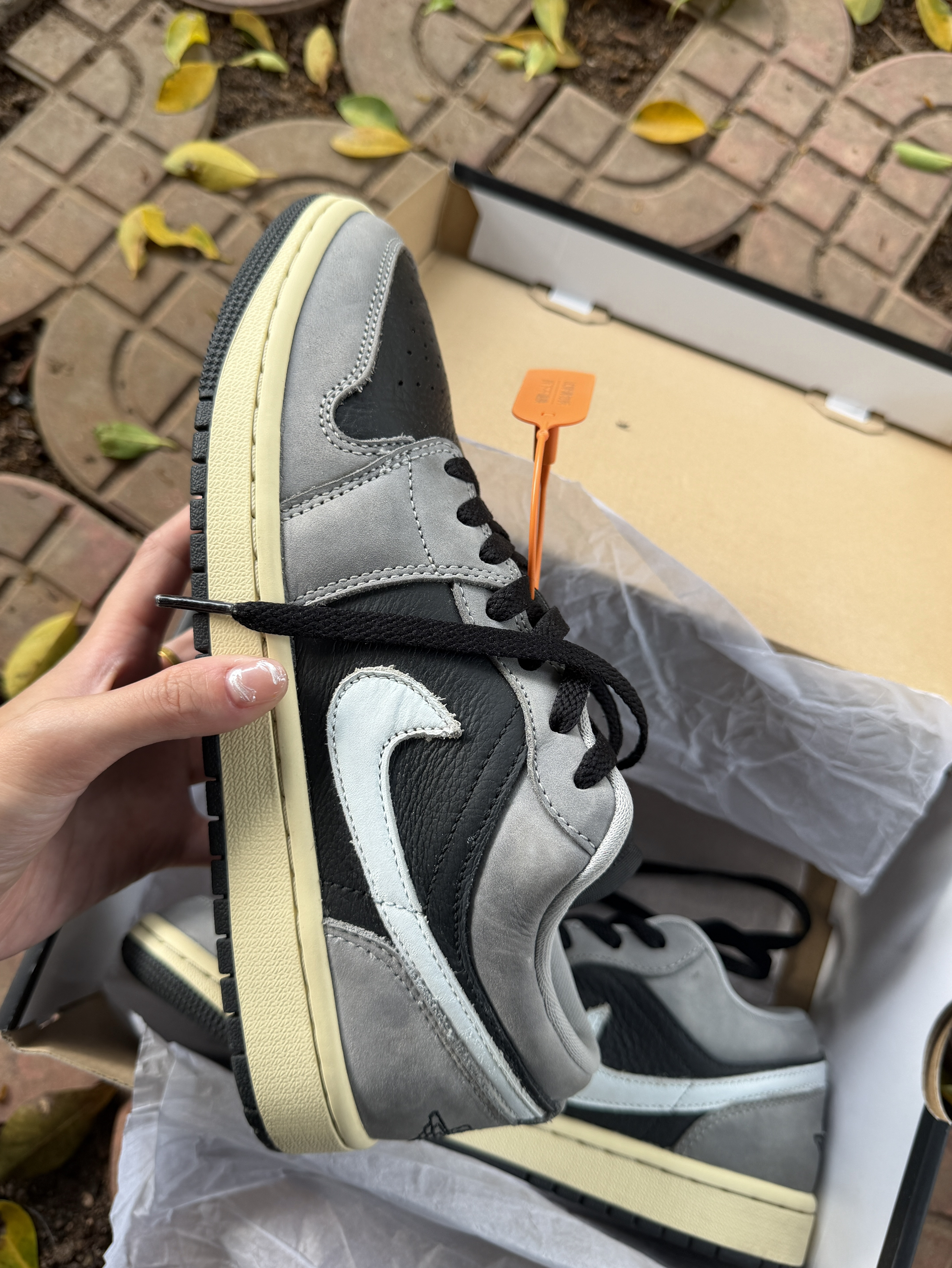 毛边Swoosh，这双AJ细节挺特别