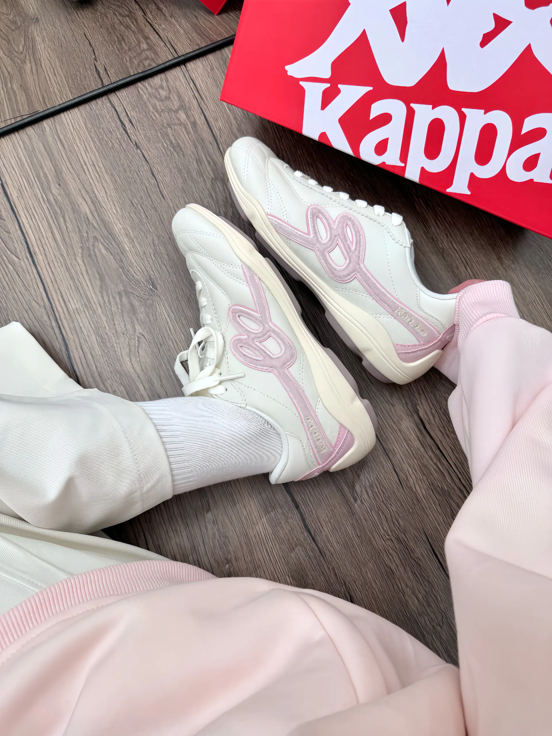 Kappa你小子也太会了💥白粉配色的足训鞋👟上脚尊嘟好好看啊❗️❗️