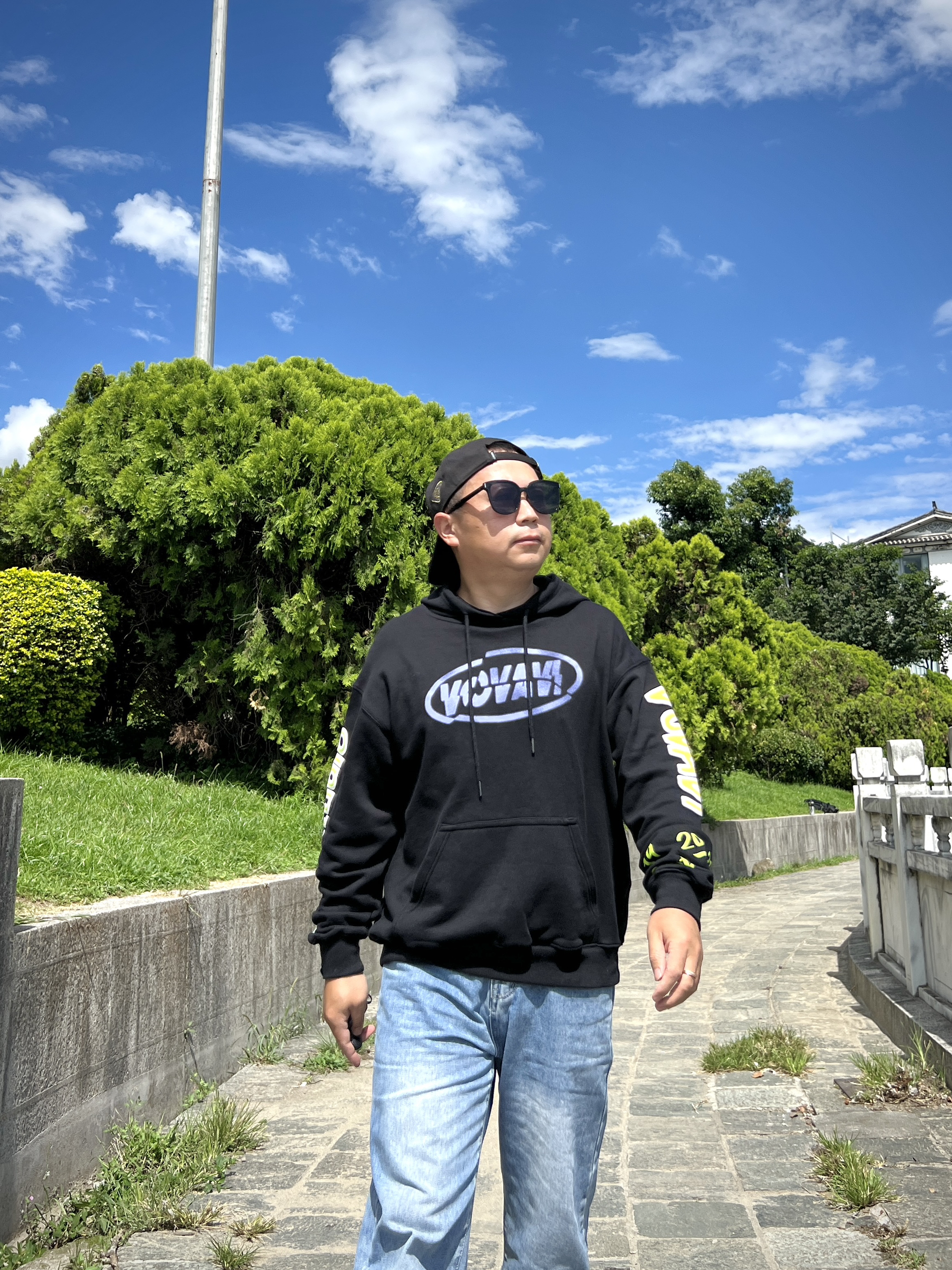 大理古城随拍 | CK黑色方框墨镜挺好搭