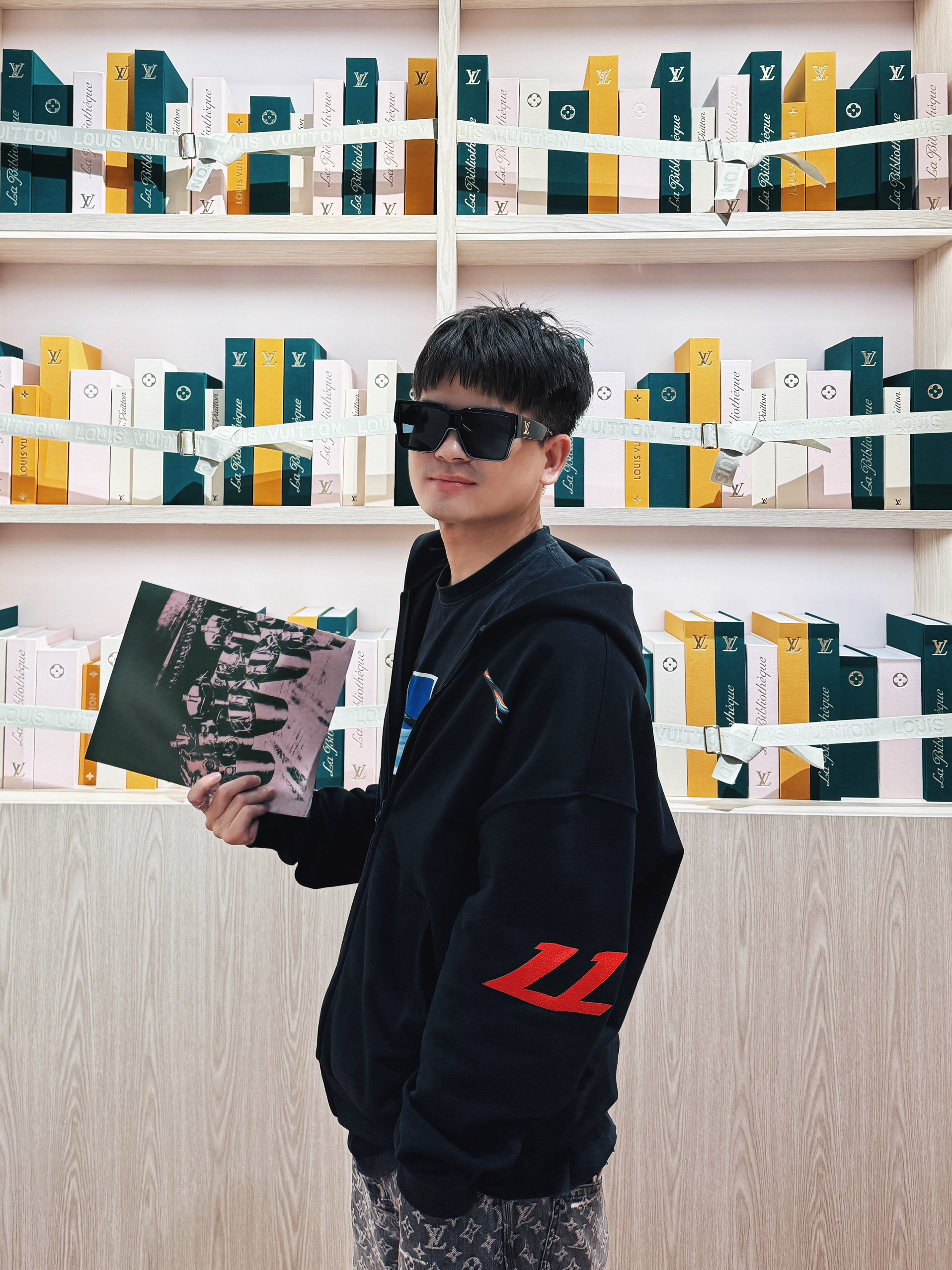 来LV图书馆补充时尚知识📚