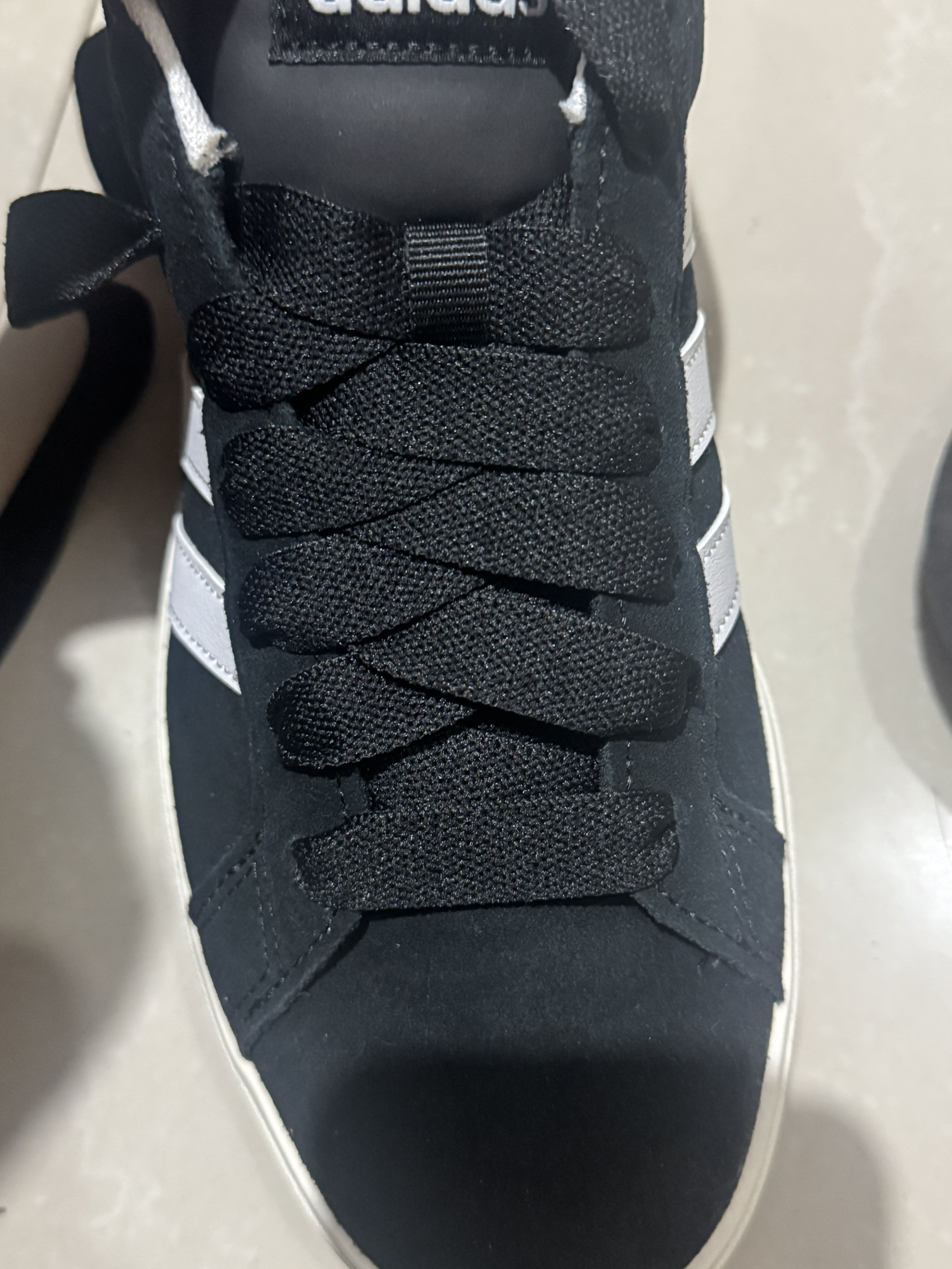 👟花两百入手阿迪达斯复古小黑鞋✨
经典的