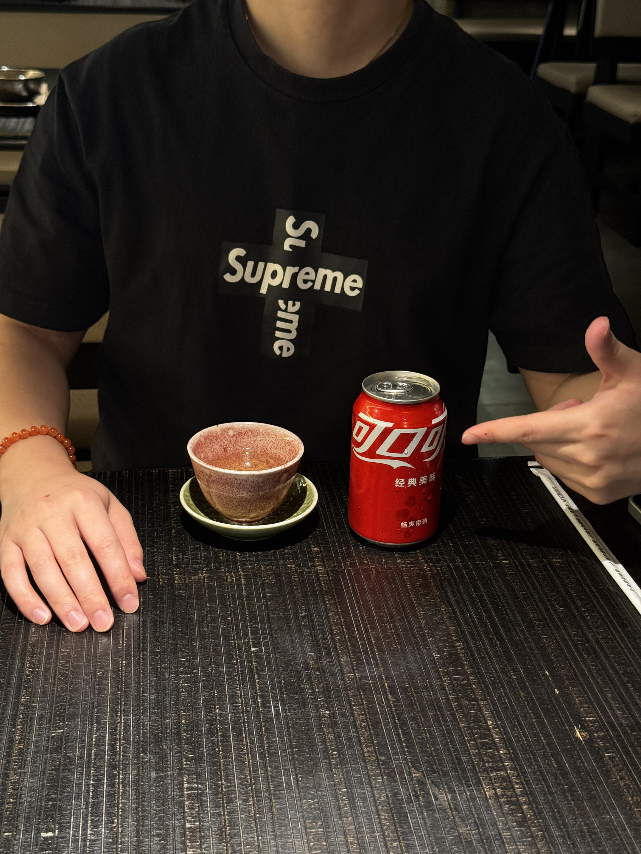 这件Supreme十字T，街头感真的藏不住✨