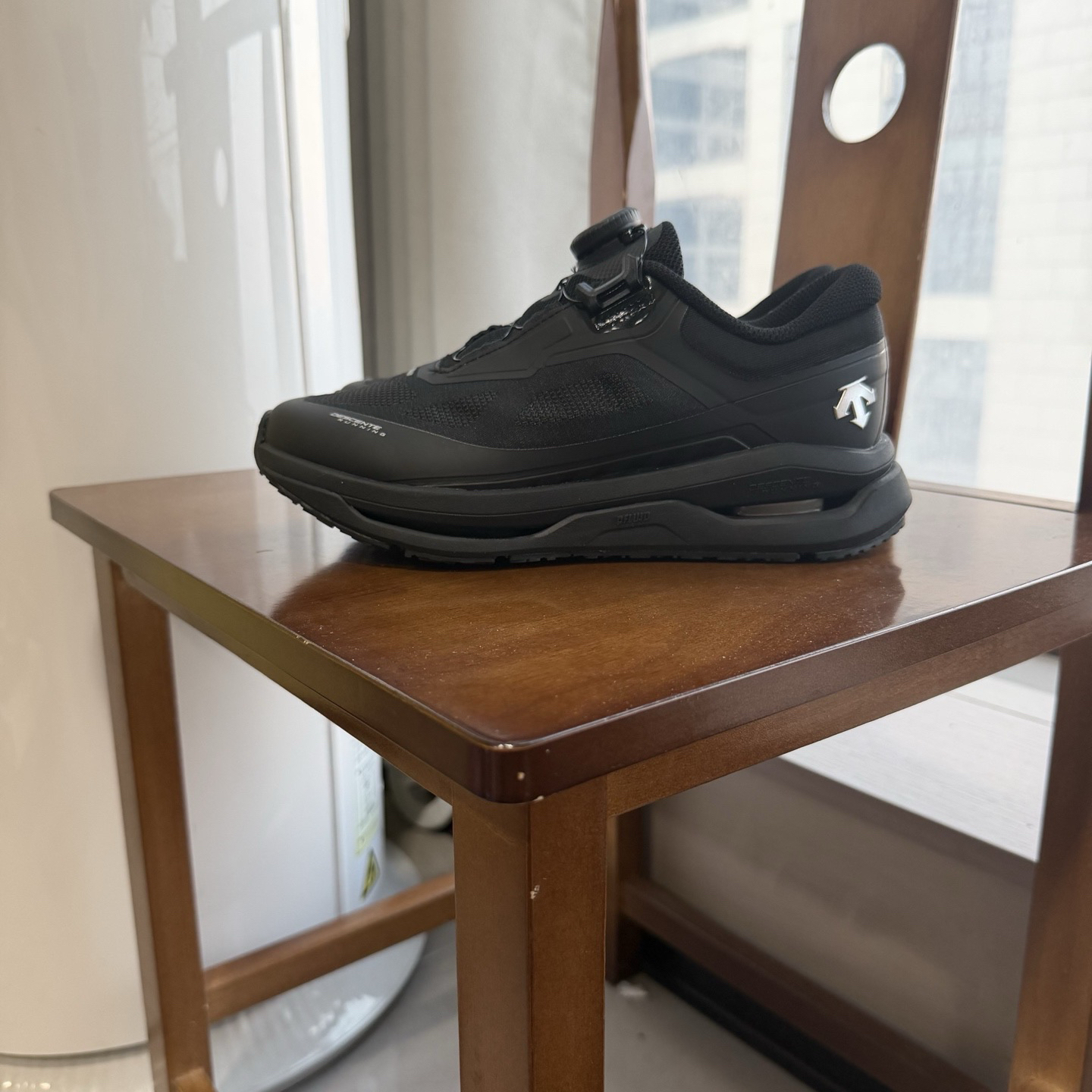 全黑才是yyds，迪桑特DF4.0流体缓震跑鞋