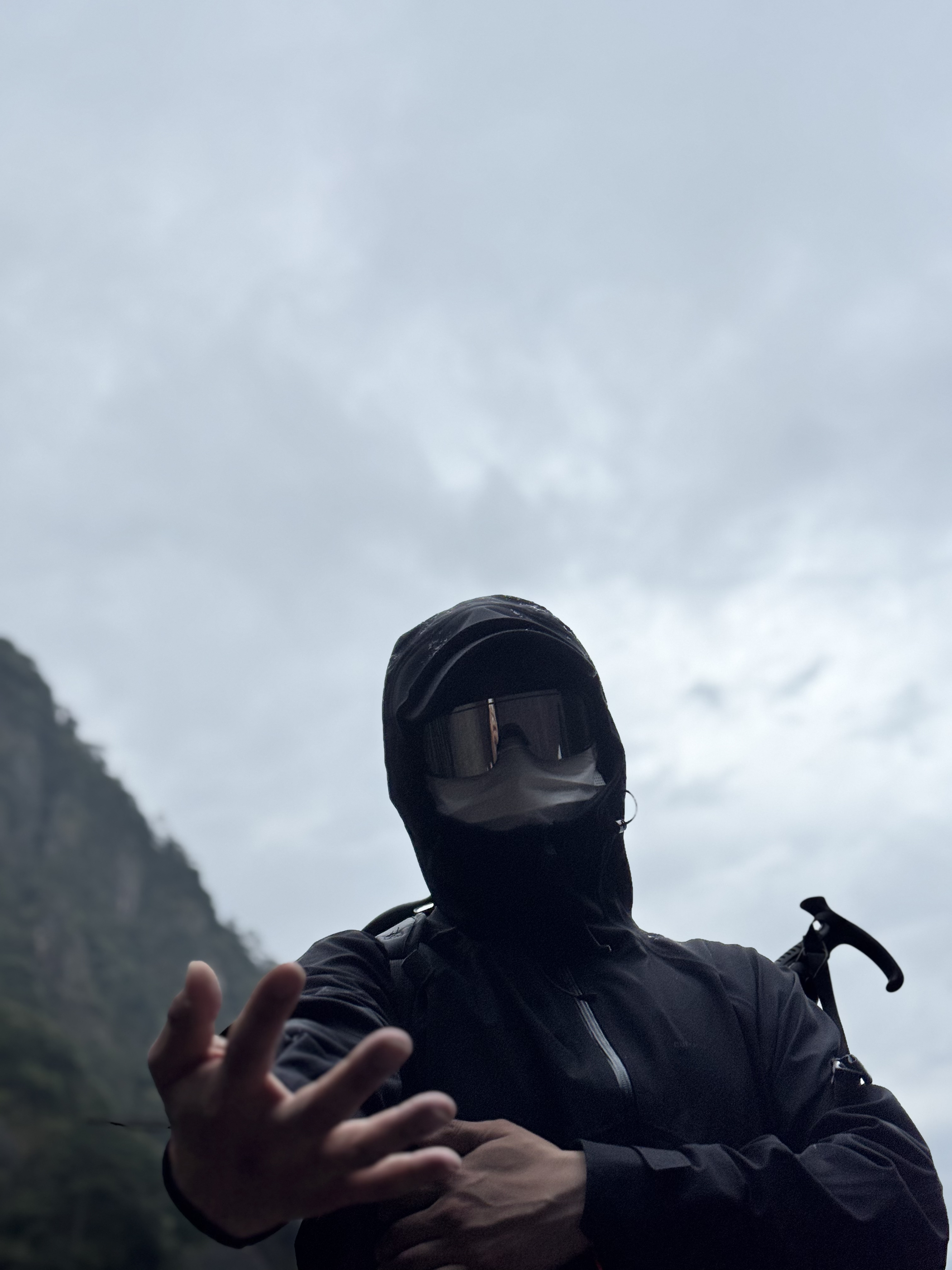 实测MH500冲锋衣|雨天登山真的顶