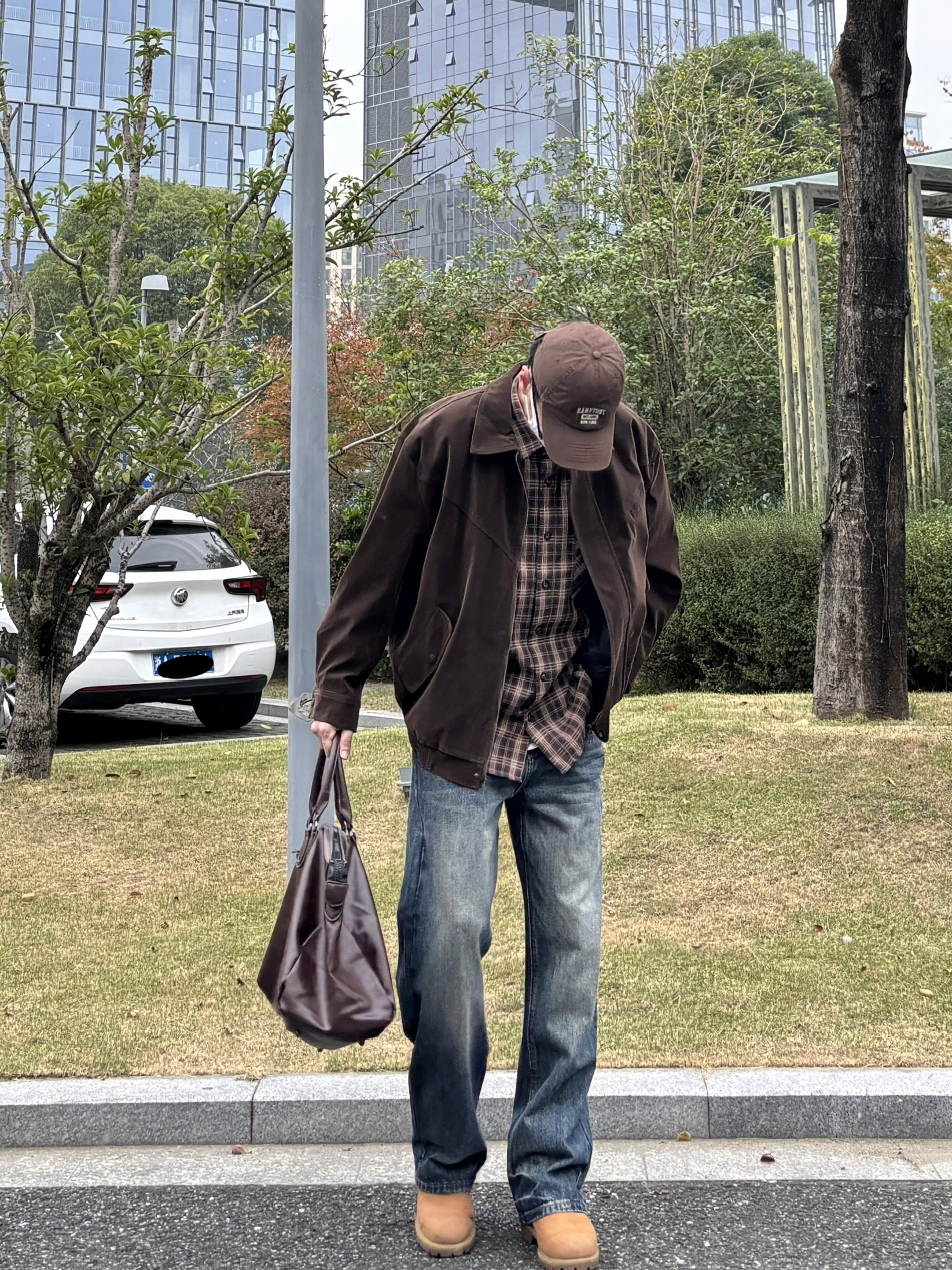 棕调叠穿搭配,沉淀秋日松弛韵味👍