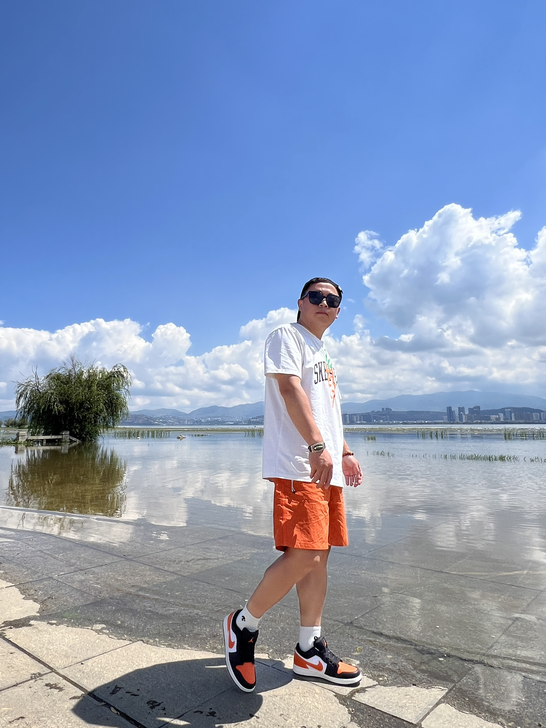 AJ1 Low小扣碎上脚 | 黑白橙搭配还挺出彩