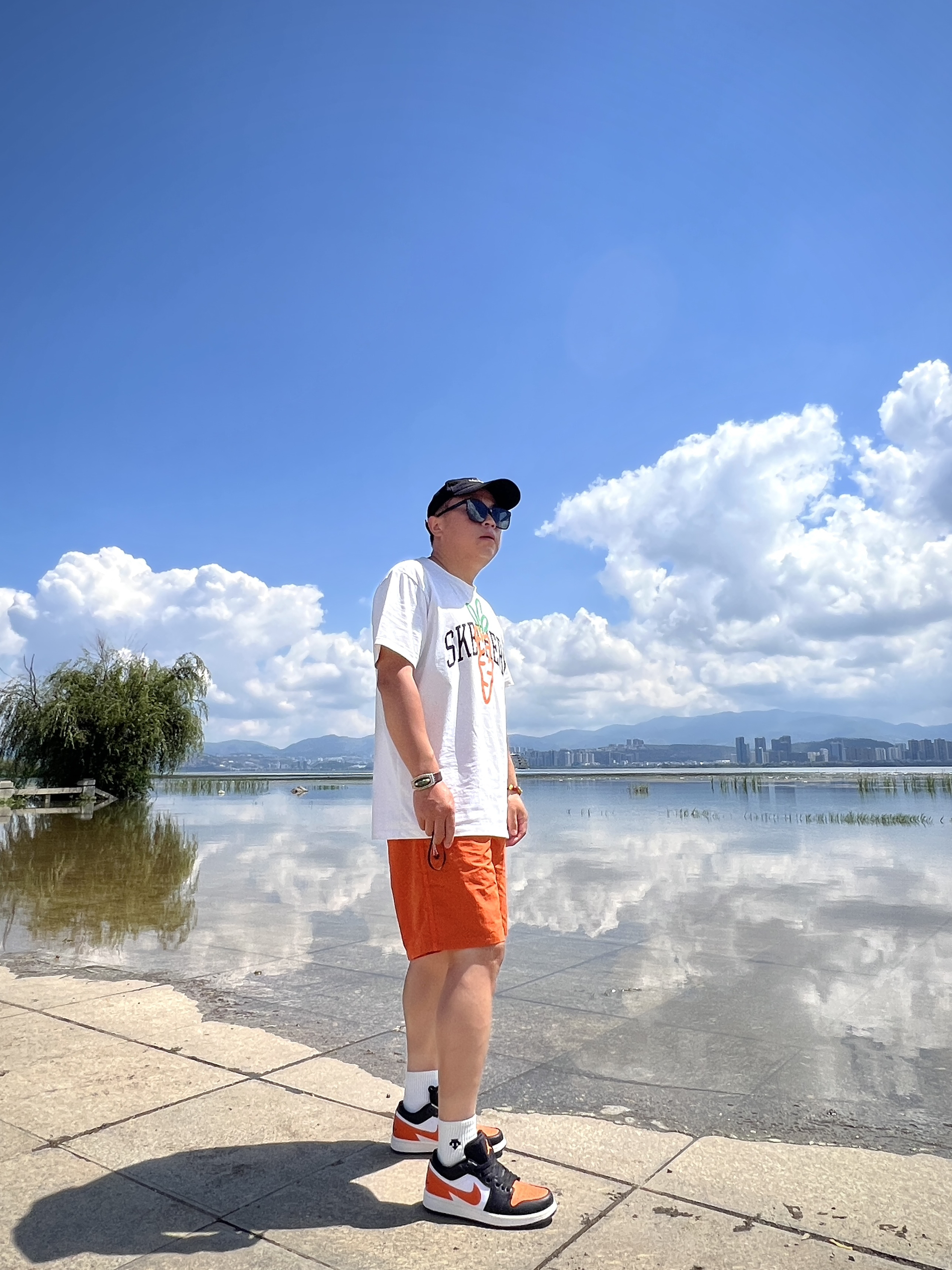AJ1 Low小扣碎上脚 | 黑白橙搭配还挺出彩
