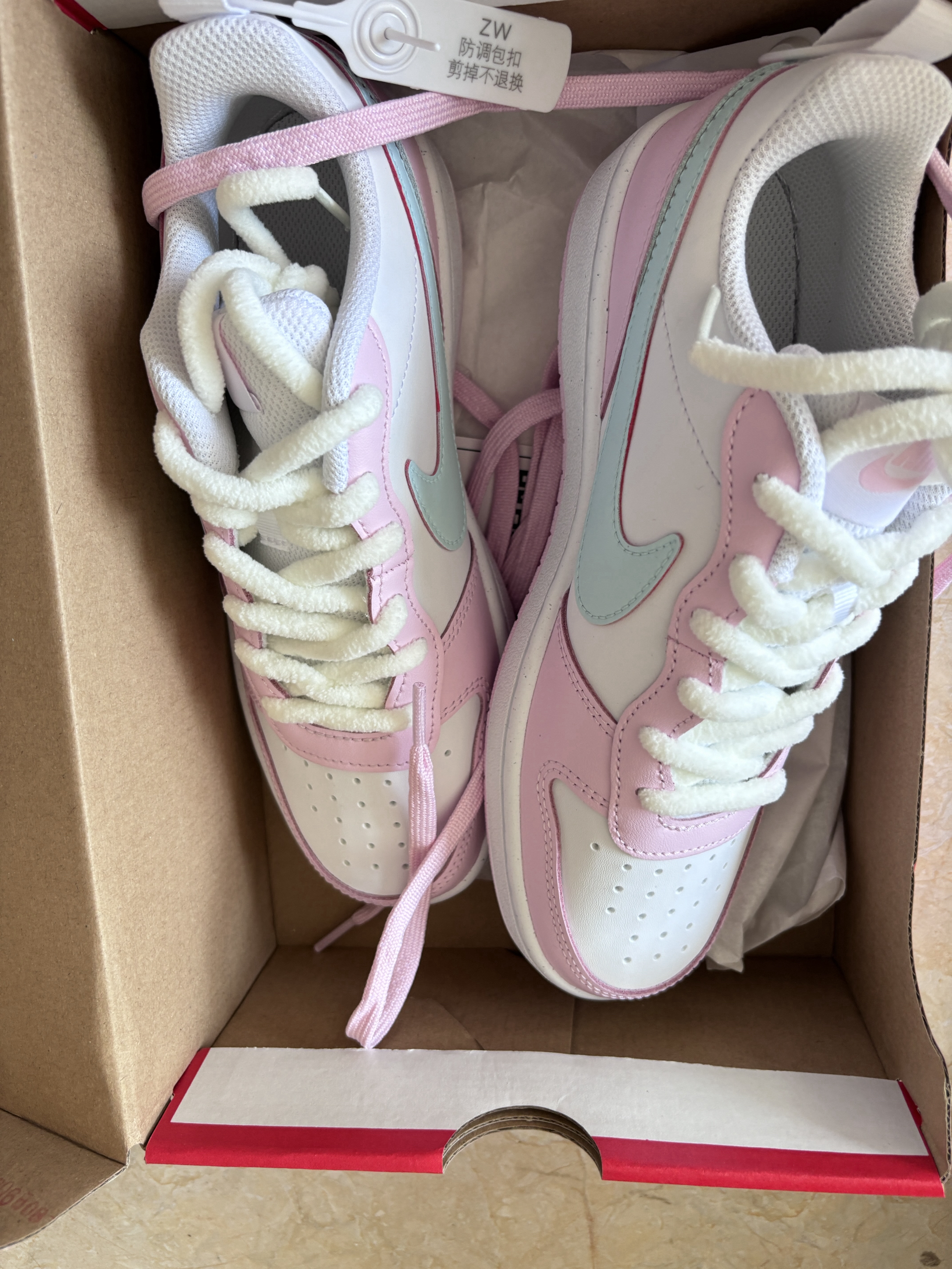 nike 甜心💗猫爪～
无法拒绝的少女配