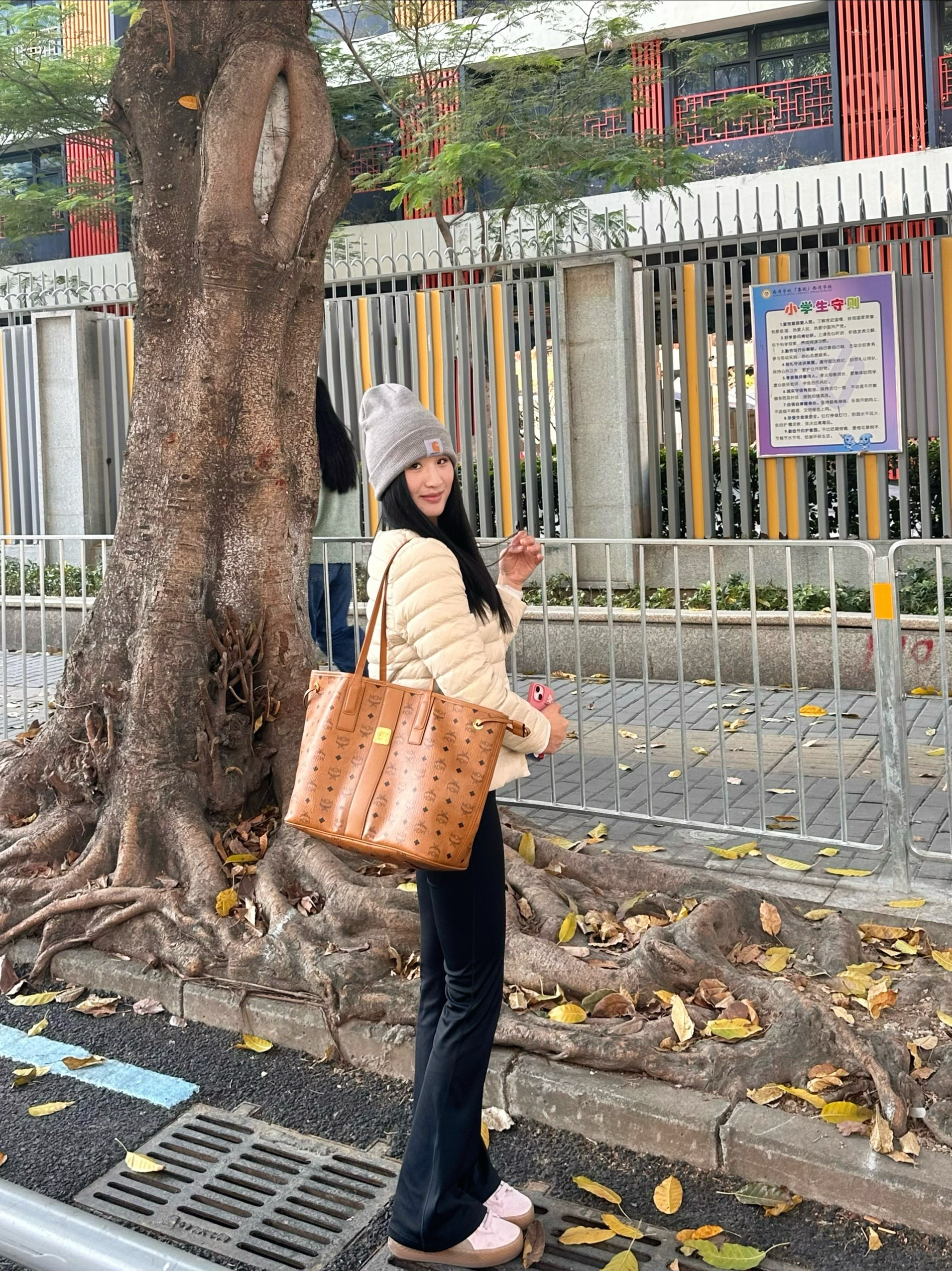 💥百元挖到佟丽娅同款羽绒服！配MCM托特包炸街了