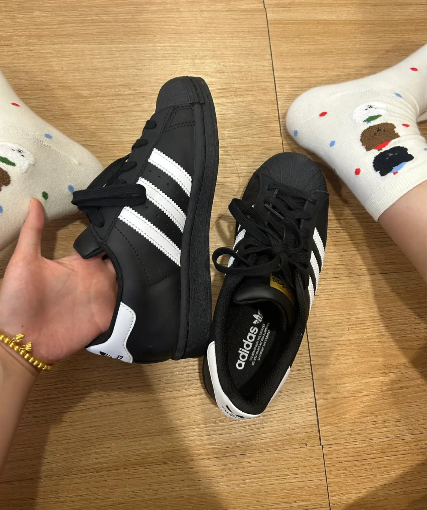黑白配色yyds!阿迪贝壳头,基础穿搭的时尚密码🔒
