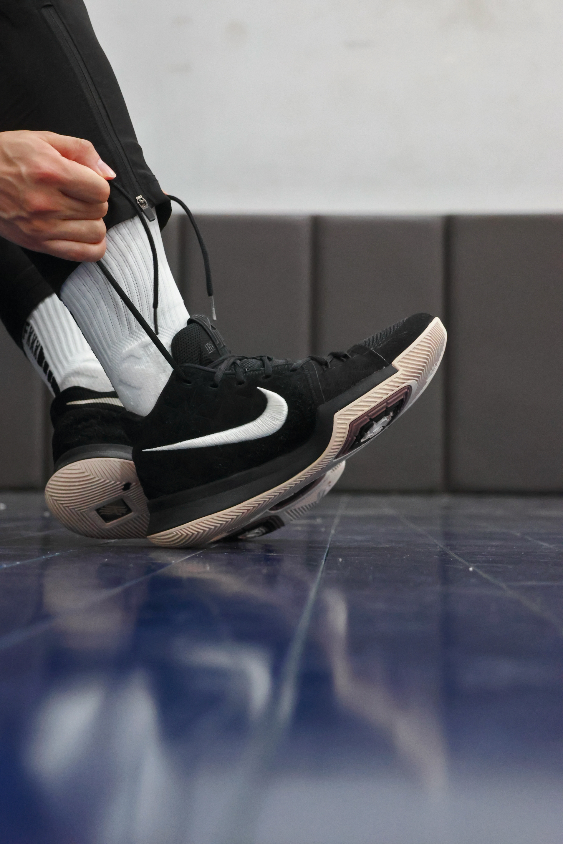 “滚动祖师爷” Nike Kyrie3 是真的硬！