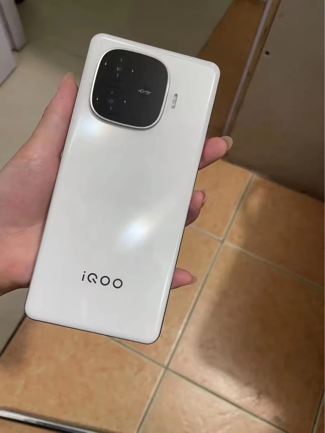 百元市场“新卷王”，现已跌至785元，256GB+6000mAh+护眼屏