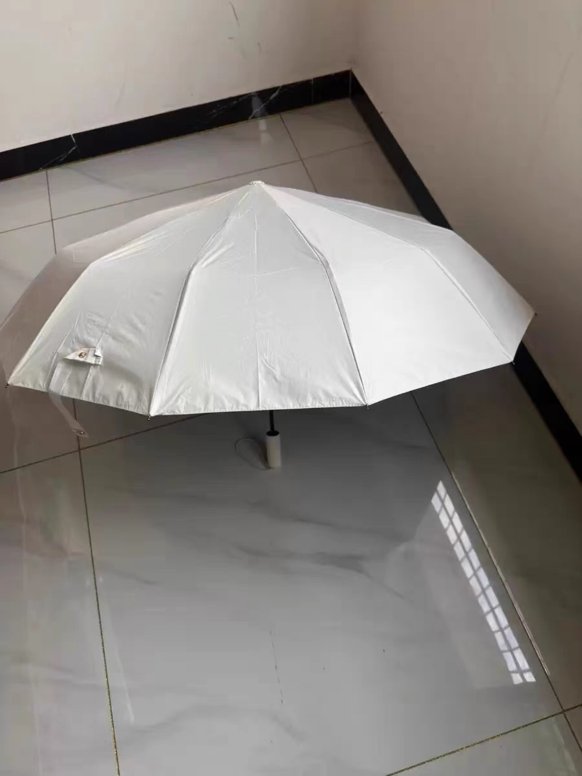 终于找到一把能扛住狂风暴雨的神仙伞！