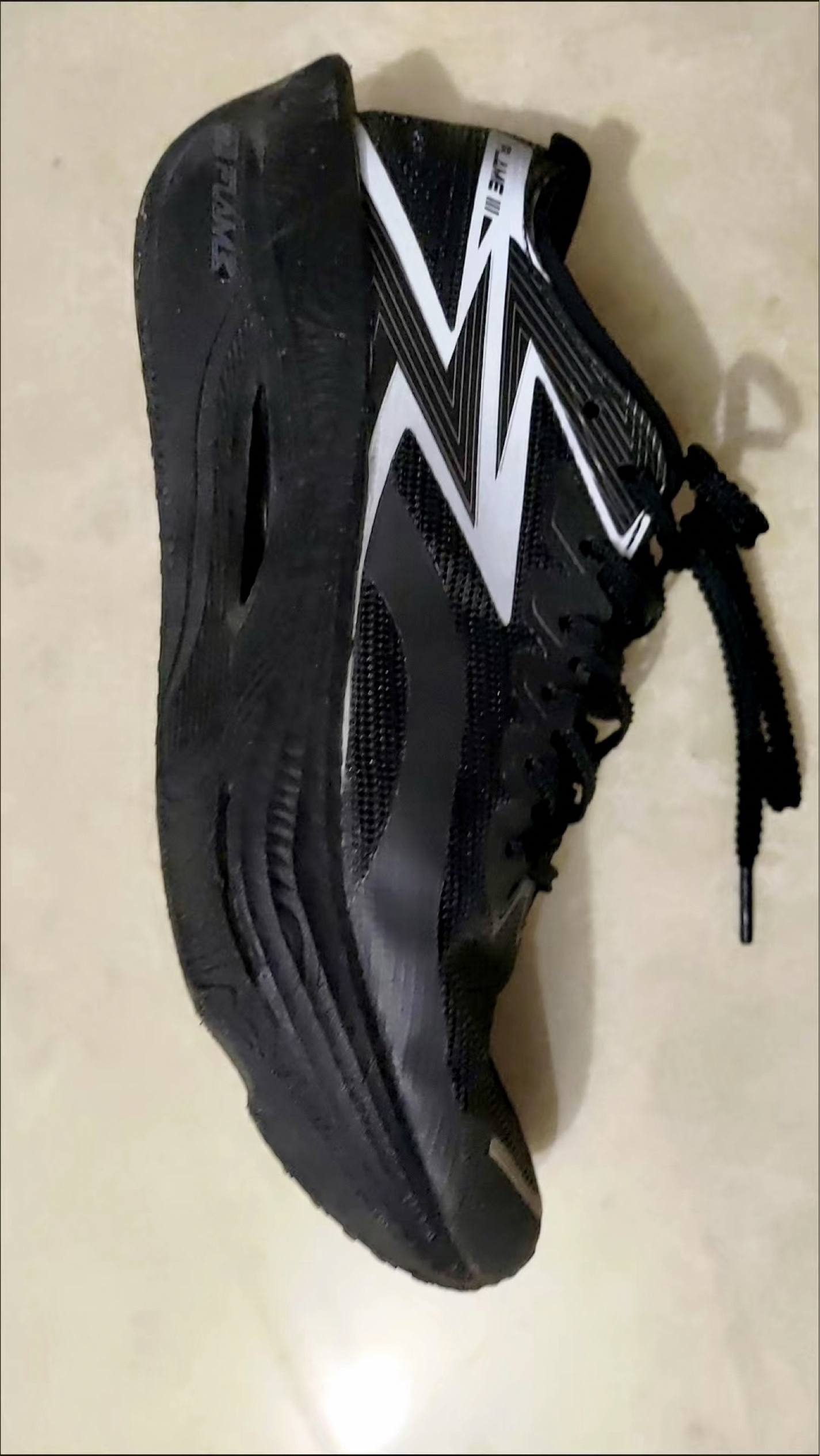 黑武士碳板跑鞋！踩爆起跑线的隐形杀器