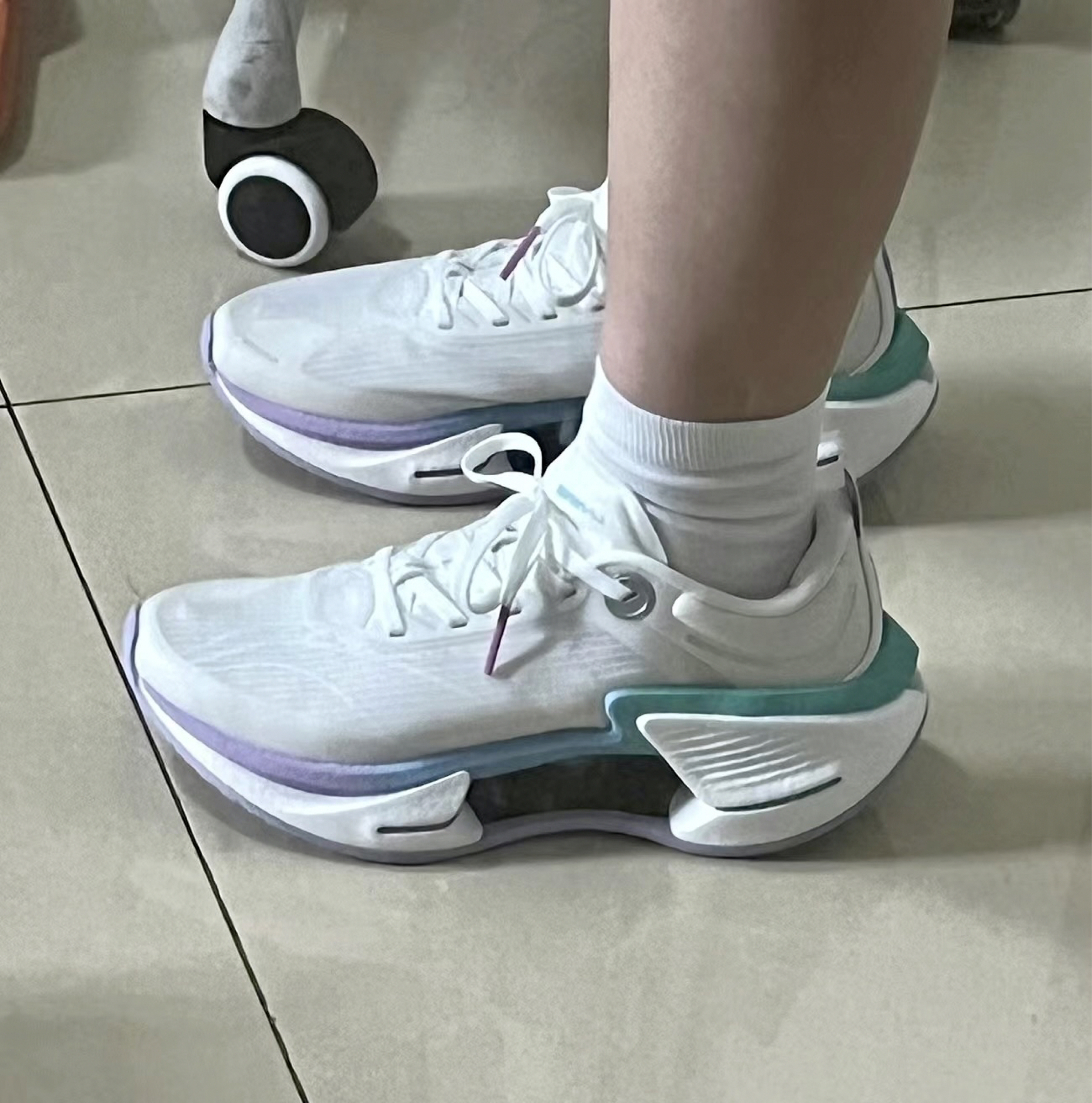 云境穿梭！李宁绝影3 ESSENTIAL棉花糖配色炸街