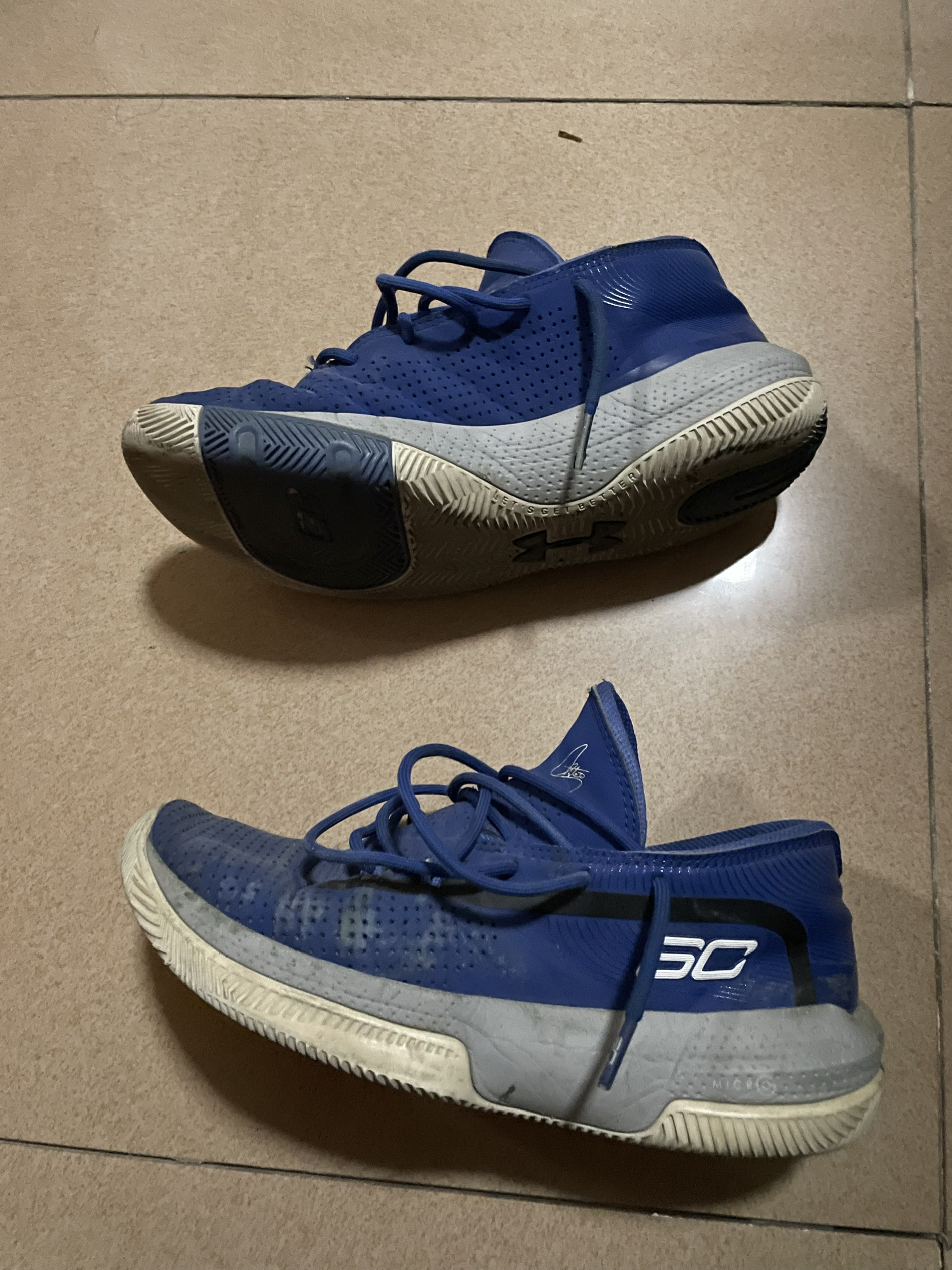 这蓝色的库里球鞋不要太帅吧！！！💙💙💙