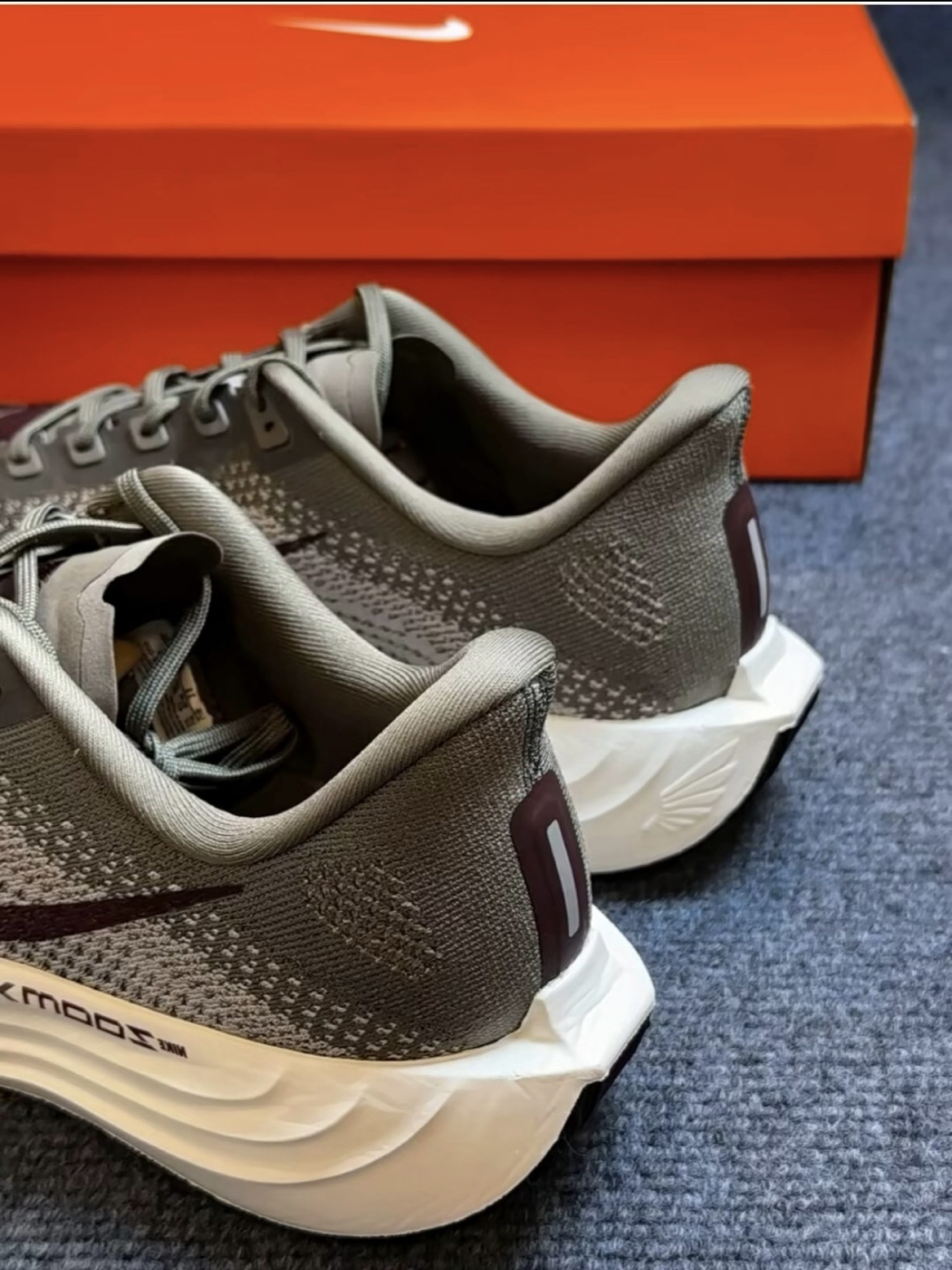 橄榄灰控速来！！Nike 最新超级飞马跑鞋