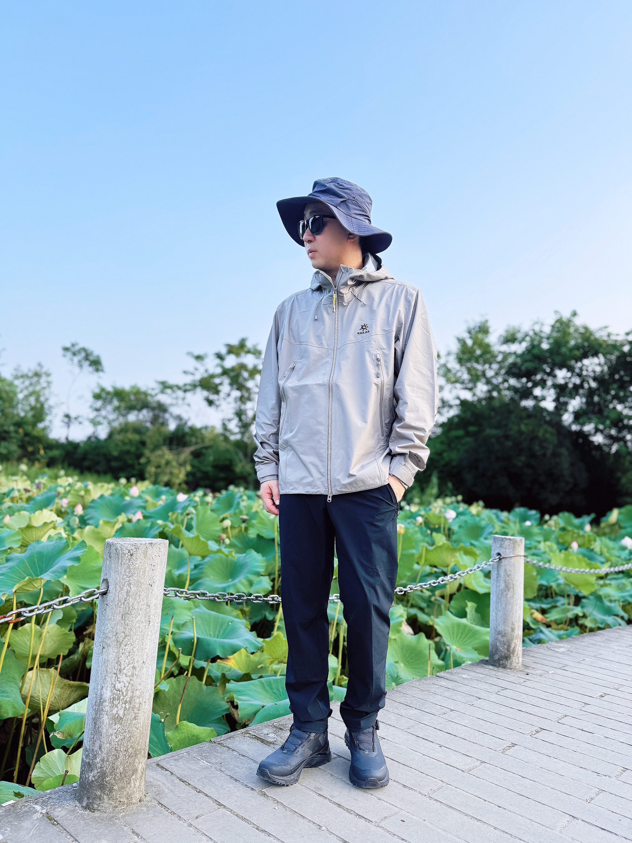 夏日户外穿搭！这件冲锋衣好穿又实用！