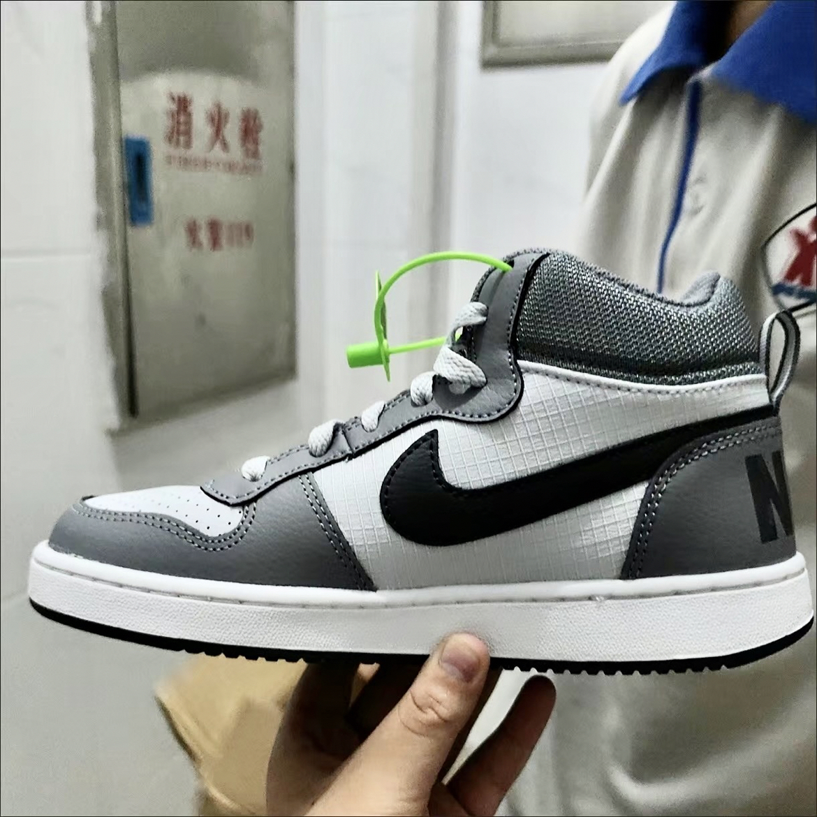 白灰yyds！Nike Court Borough复古板鞋，百搭到能穿四季！