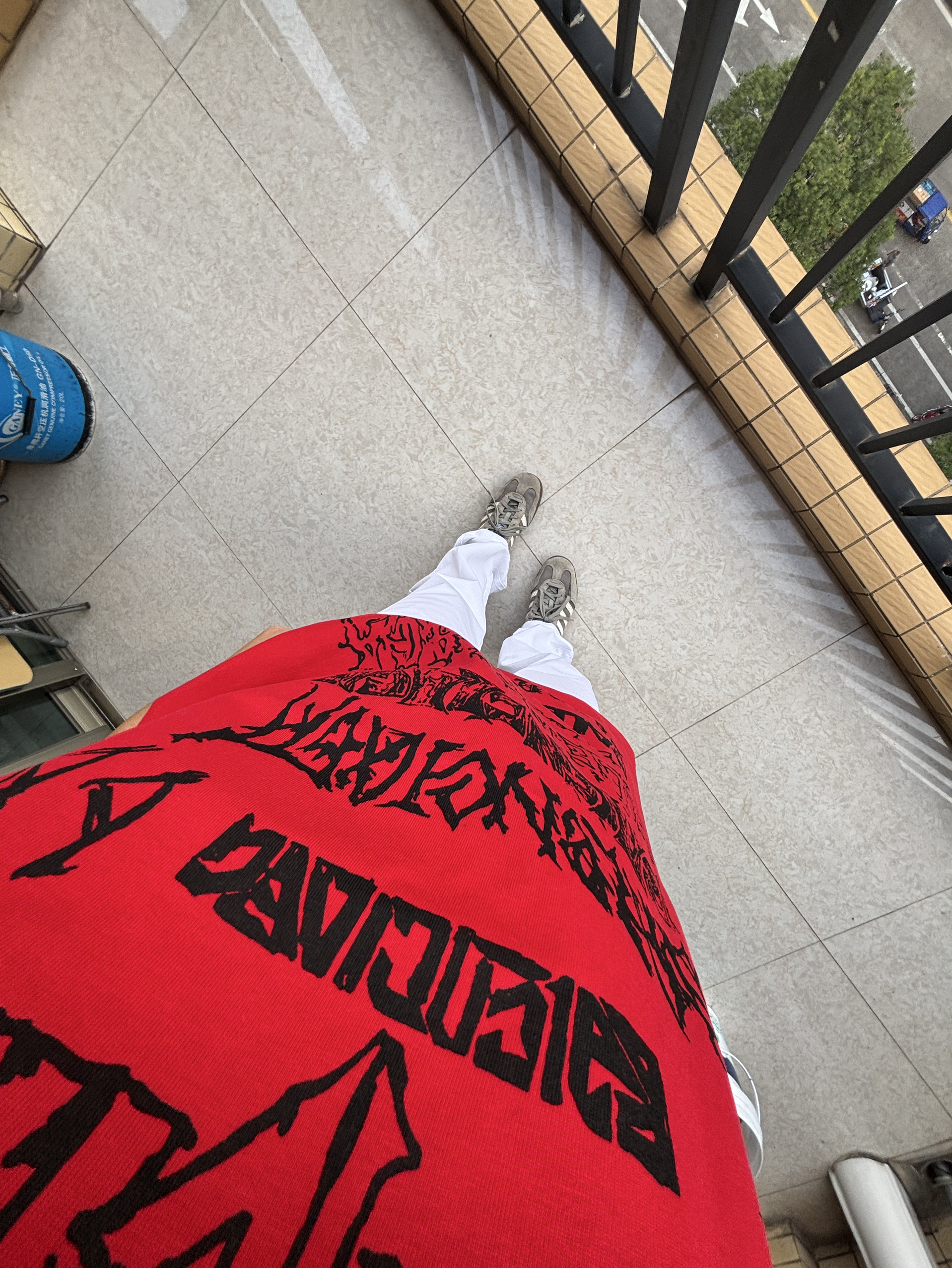 白色裤子还是一如既往的百搭✅