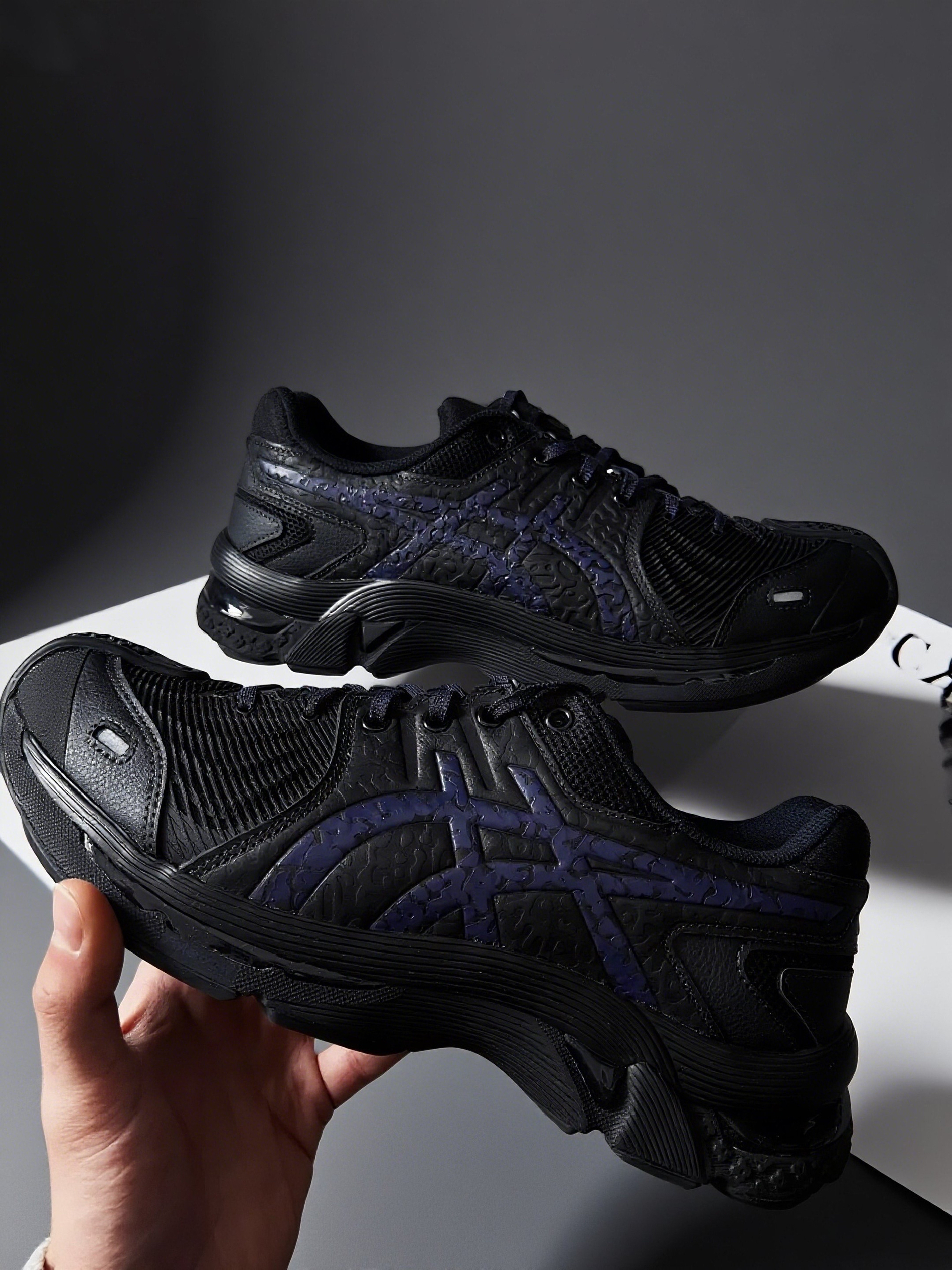 黑鞋显普通？Kiko x asics低调帅到没朋友