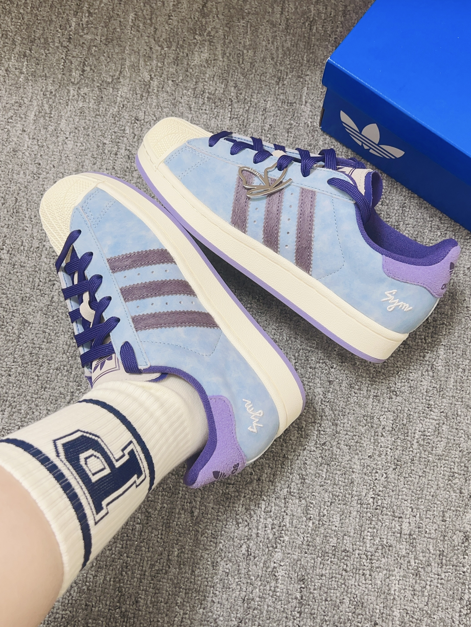 哦米加🦋贝壳阿迪搭上派米袜子超好看