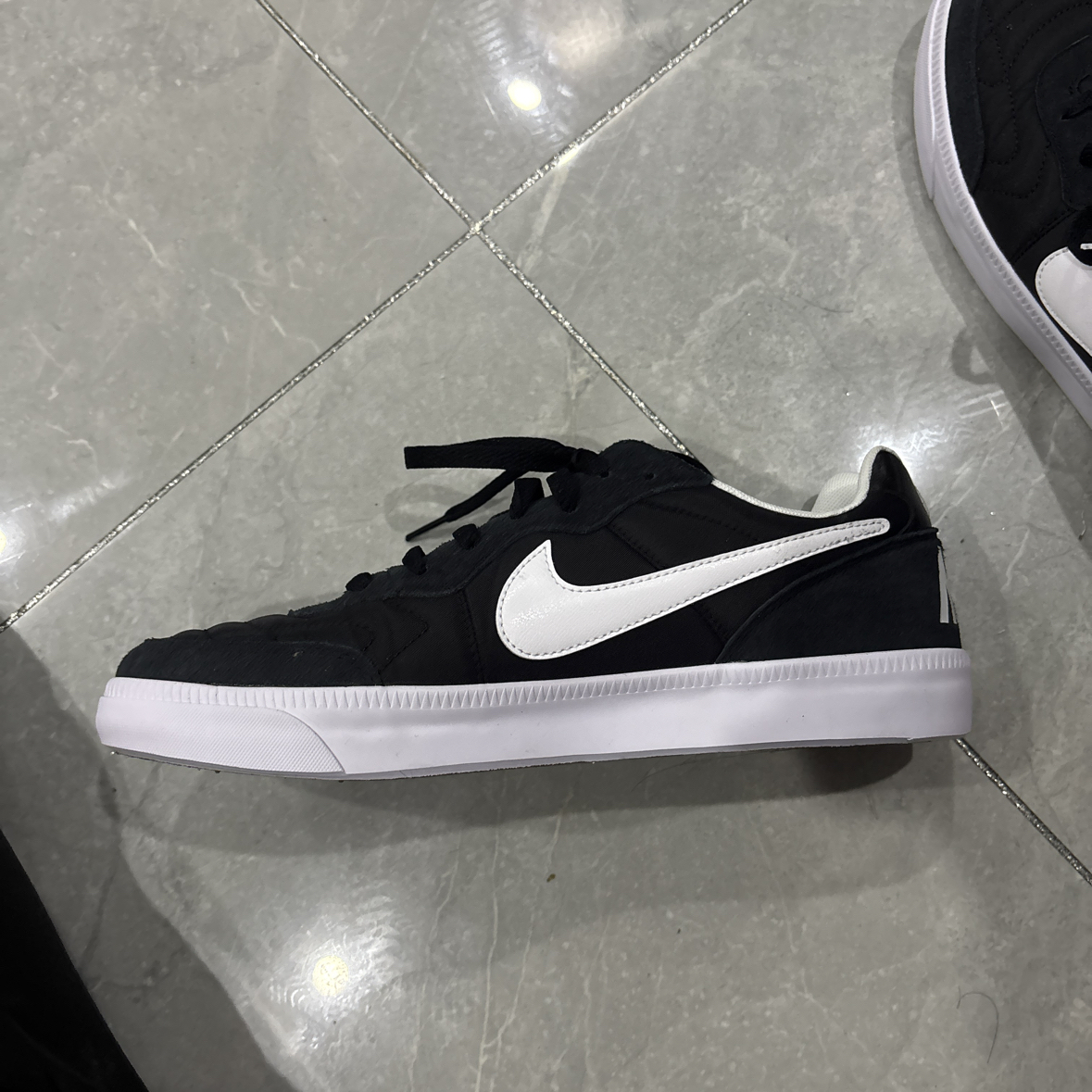 美观简洁不失优雅
在这个杂乱色彩中保持一