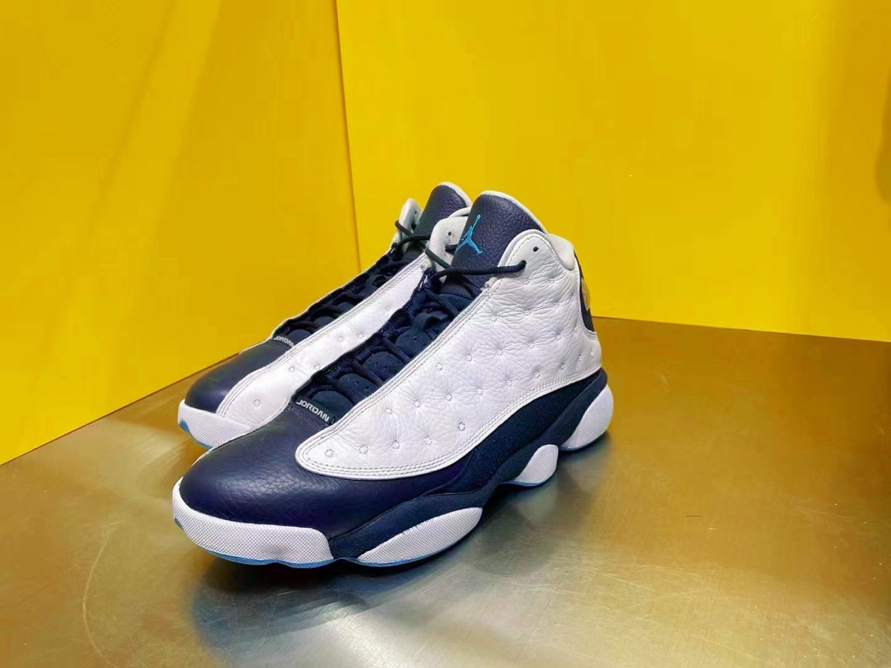 「黑曜石」Nike Air Jordan 13 “Obsidian” 细节拉满！
