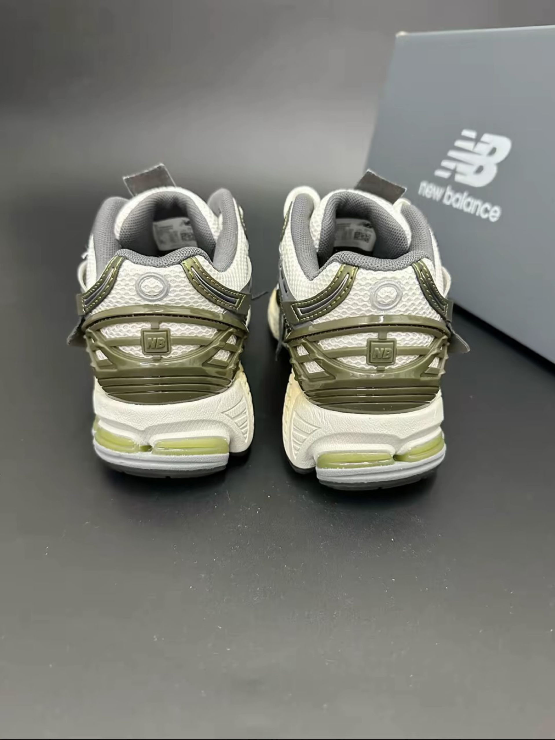 开箱 NB 1906A 系列橄榄绿配色！